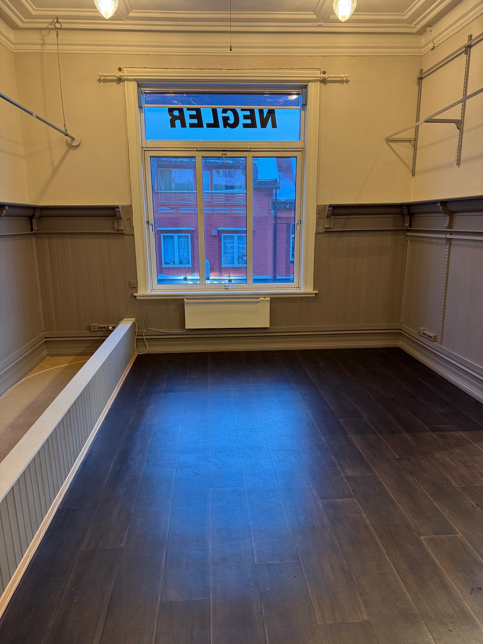 Gode lysforhold fra vindusflater – egnet for både arbeids- og kundearealer Galleribilde