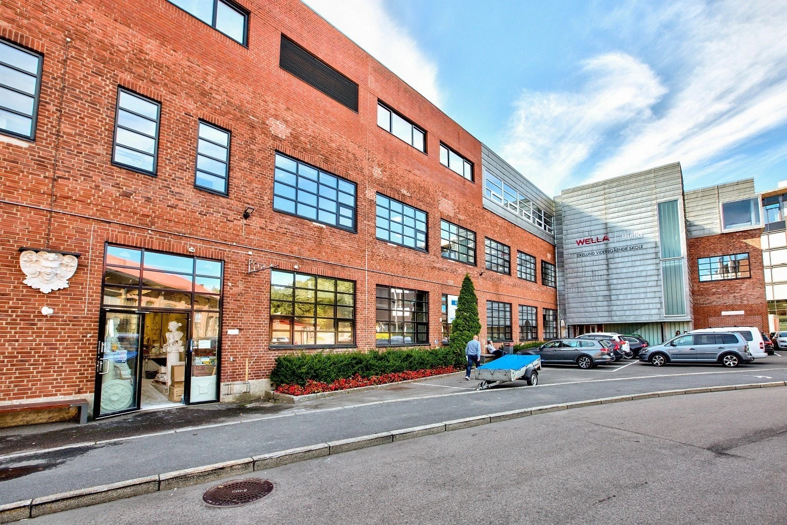 Fasade, med inngangsparti Galleribilde