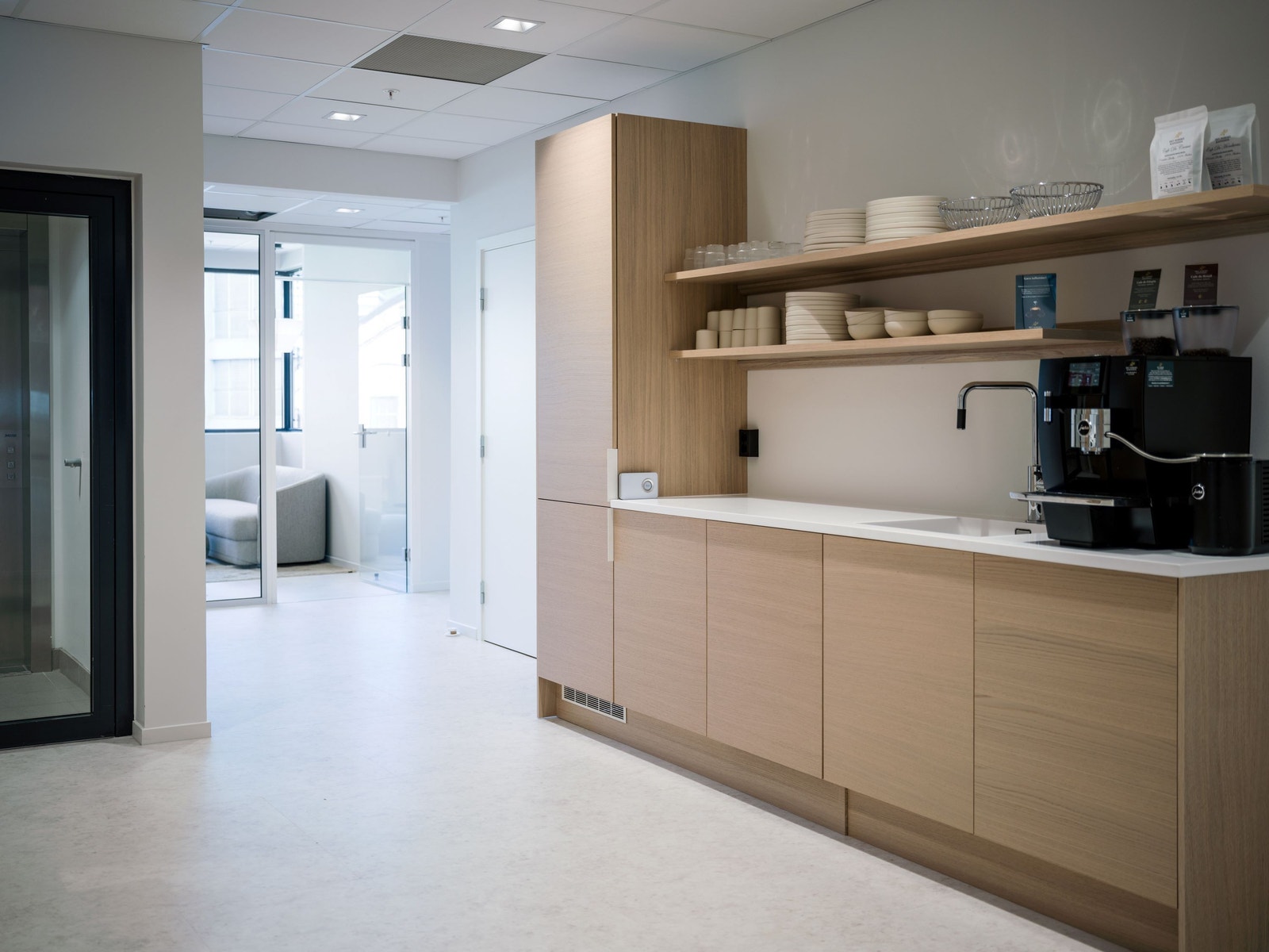 Referanselokaler fra nyoppussede lokaler i nabobygget, Nydalsveien 30A, Kunde: Alfa Sko Galleribilde