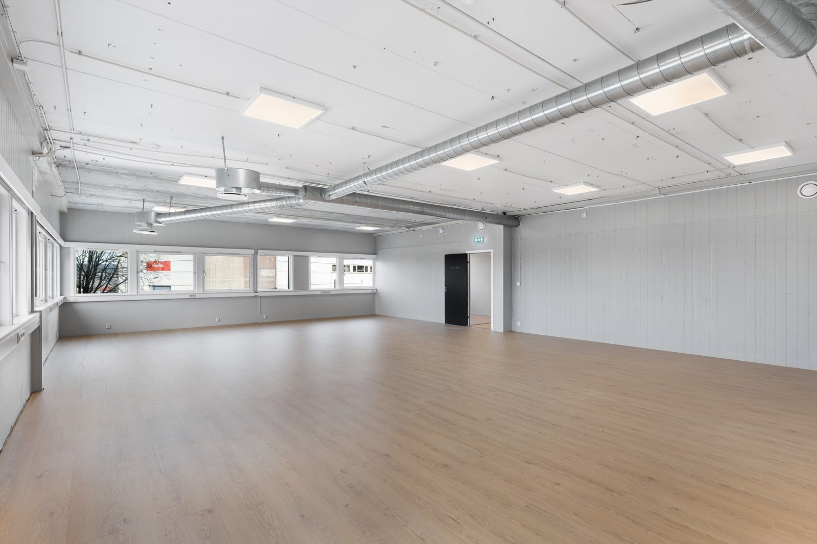 Lokalene er klar for innredning til ny leietaker. Gode dagslysforhold. BTA ca. 474 m². Lokalene kan deles mellom to leietakere Galleribilde