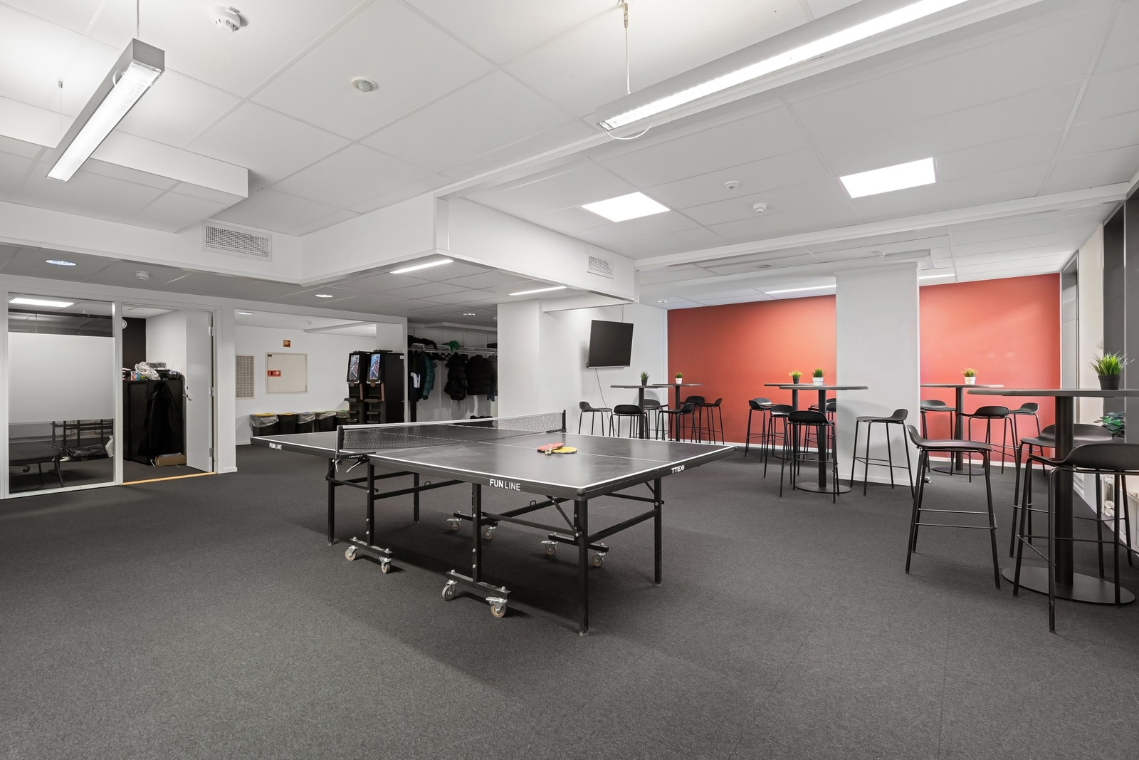 Lokalet er inndelt i to soner Galleribilde