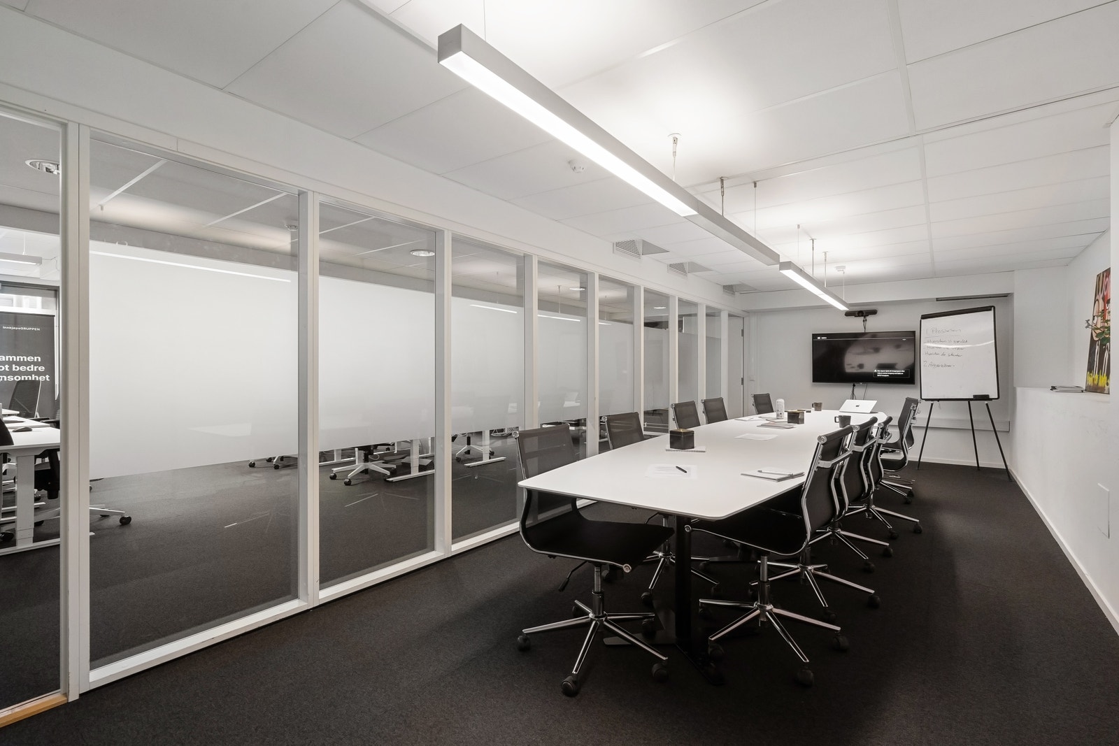Møterom med plass til opp til 14 pers. Galleribilde