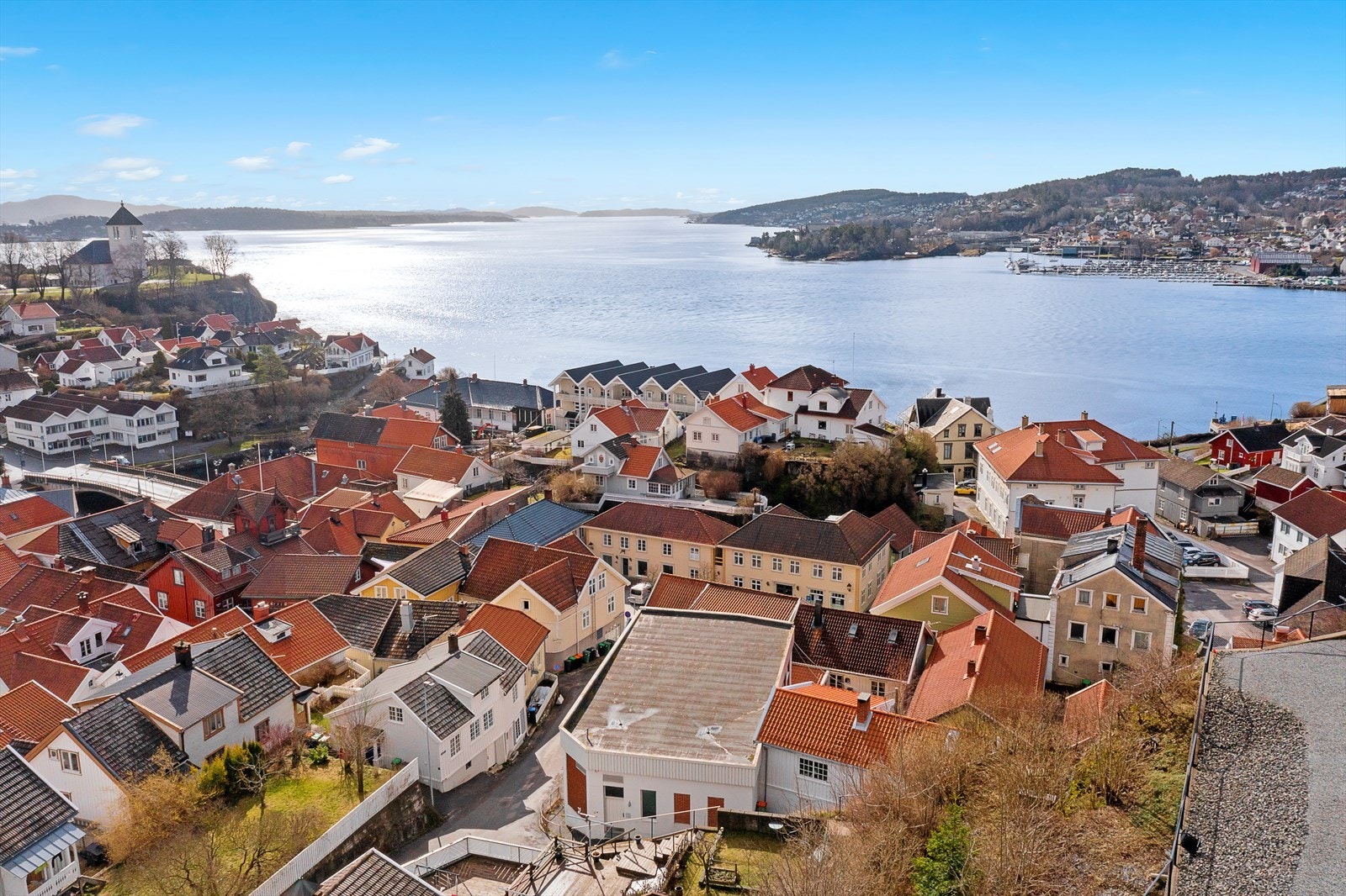 Er du på utkikk etter en spennende og litt annerledes eiendom med mange muligheter? Galleribilde