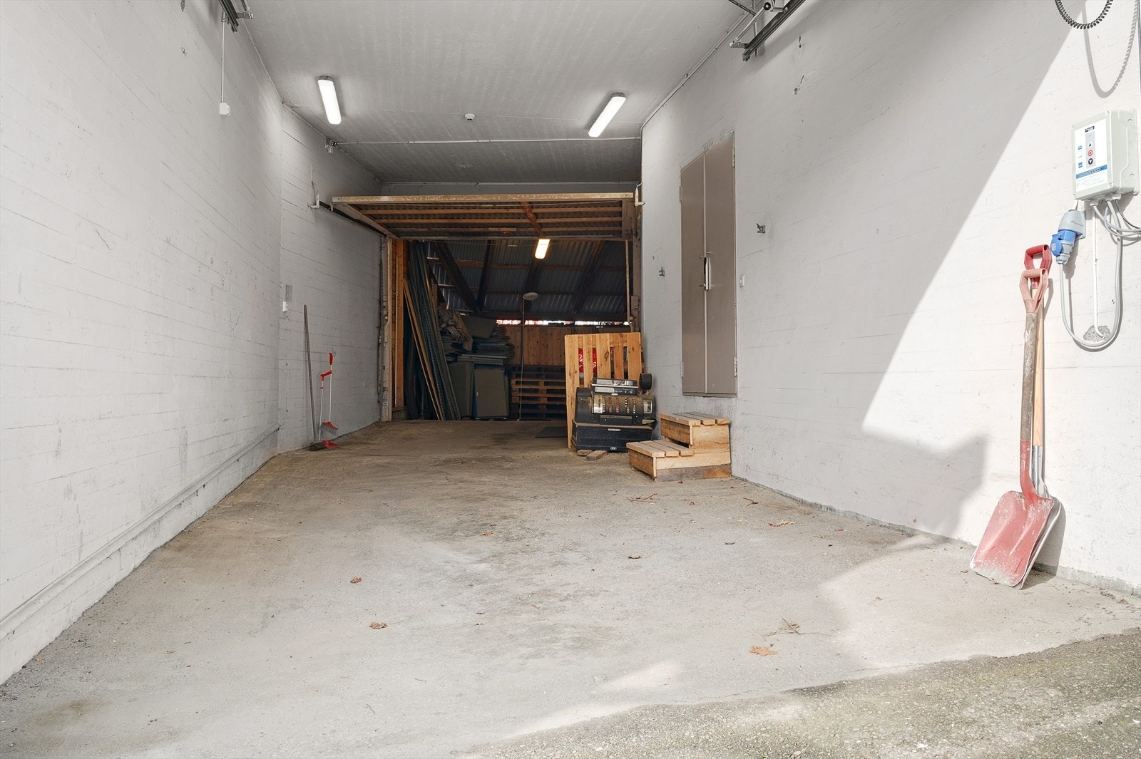 Innvendig ved åpning av garasjeport. Galleribilde