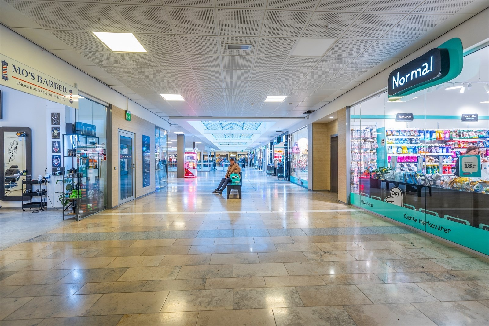 "Utsikt" fra lokalene med omkringliggende butikker Galleribilde