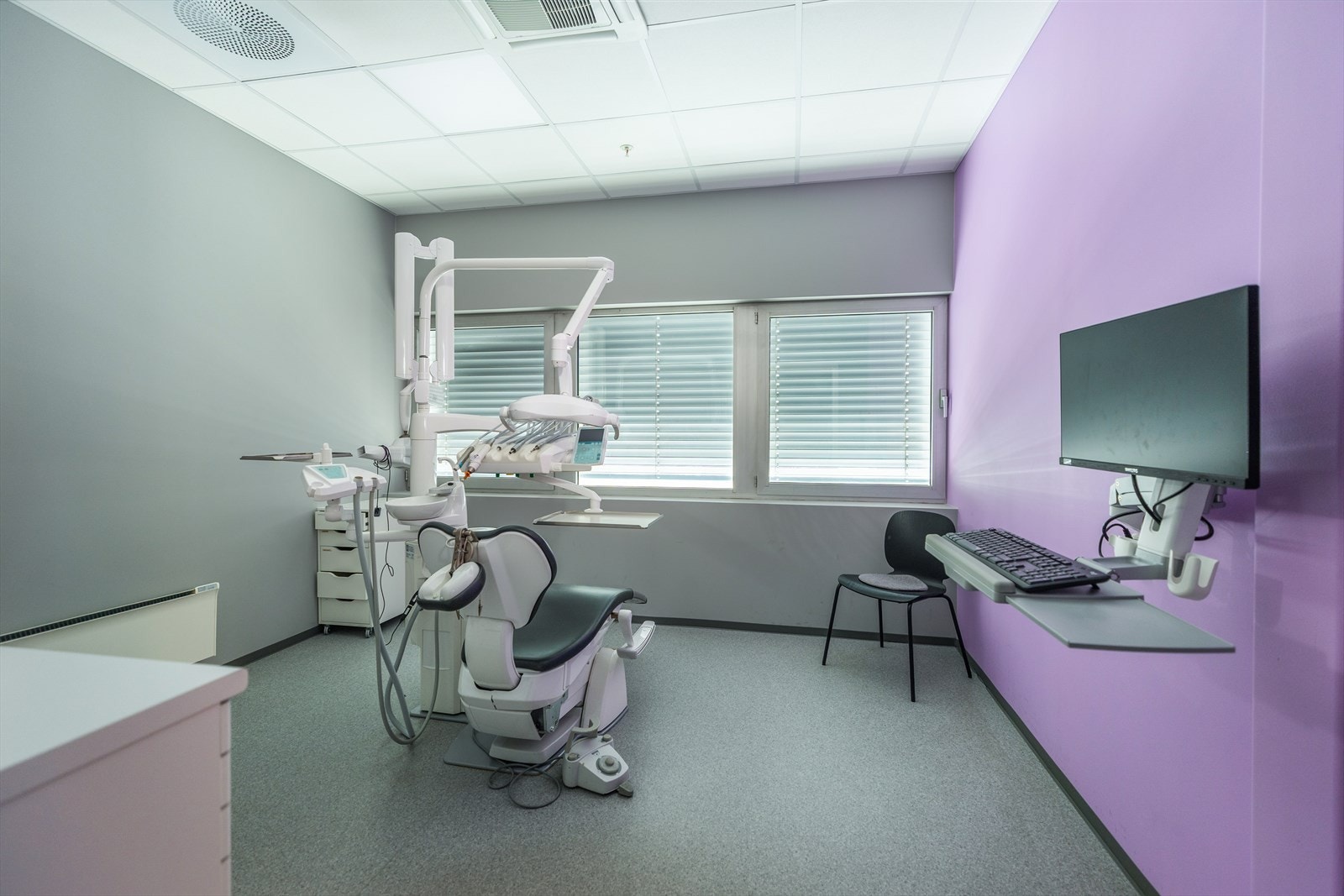 Behandlingsrom med tannlegeutstyr som kan overtas etter avtale Galleribilde