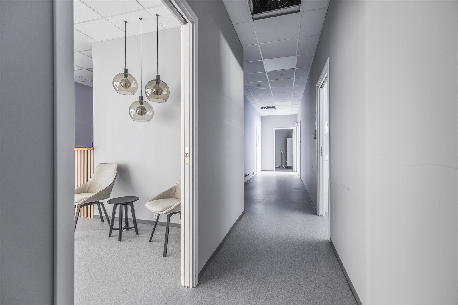 Lokalene er pr i dag innredet med resepsjon og 4 behandlingsrom Galleribilde