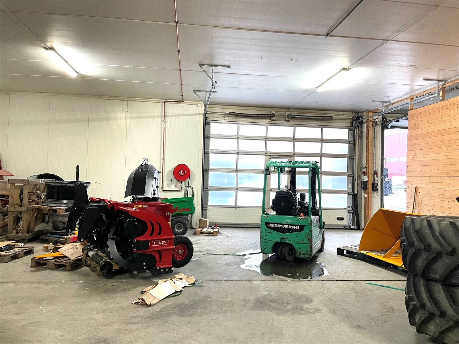 Lager med bred kjøreport. Galleribilde