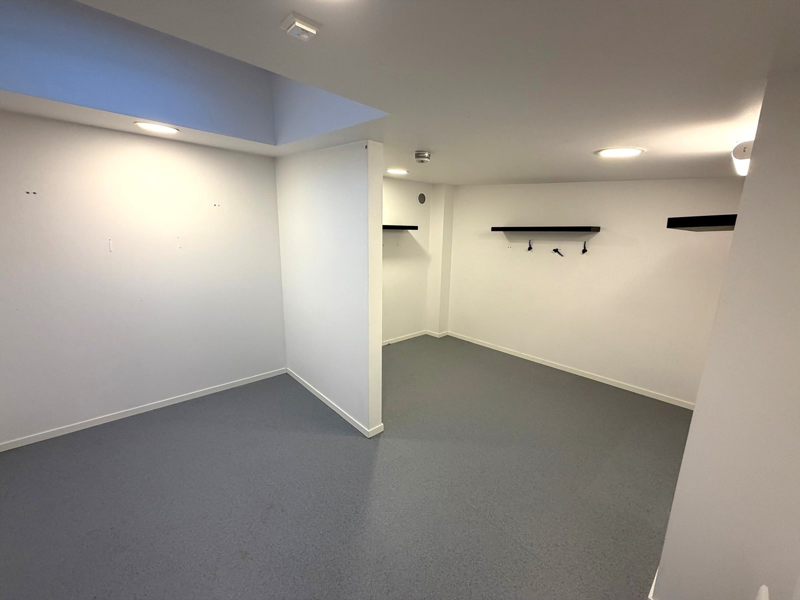 Lager - garderobe. Galleribilde