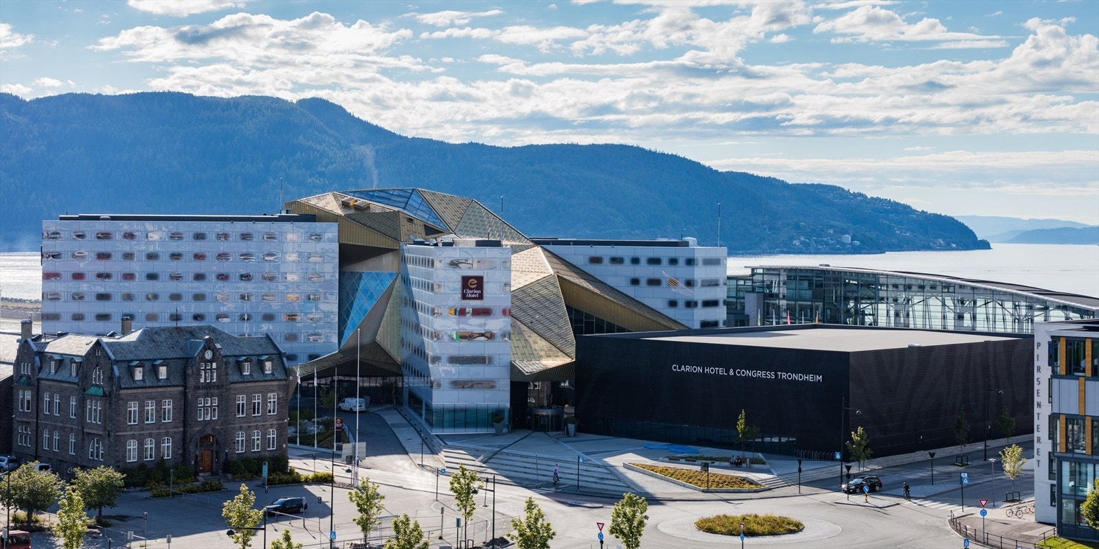 Nabobygg er Tollboden, Clarion Hotell og Pirsenteret Galleribilde