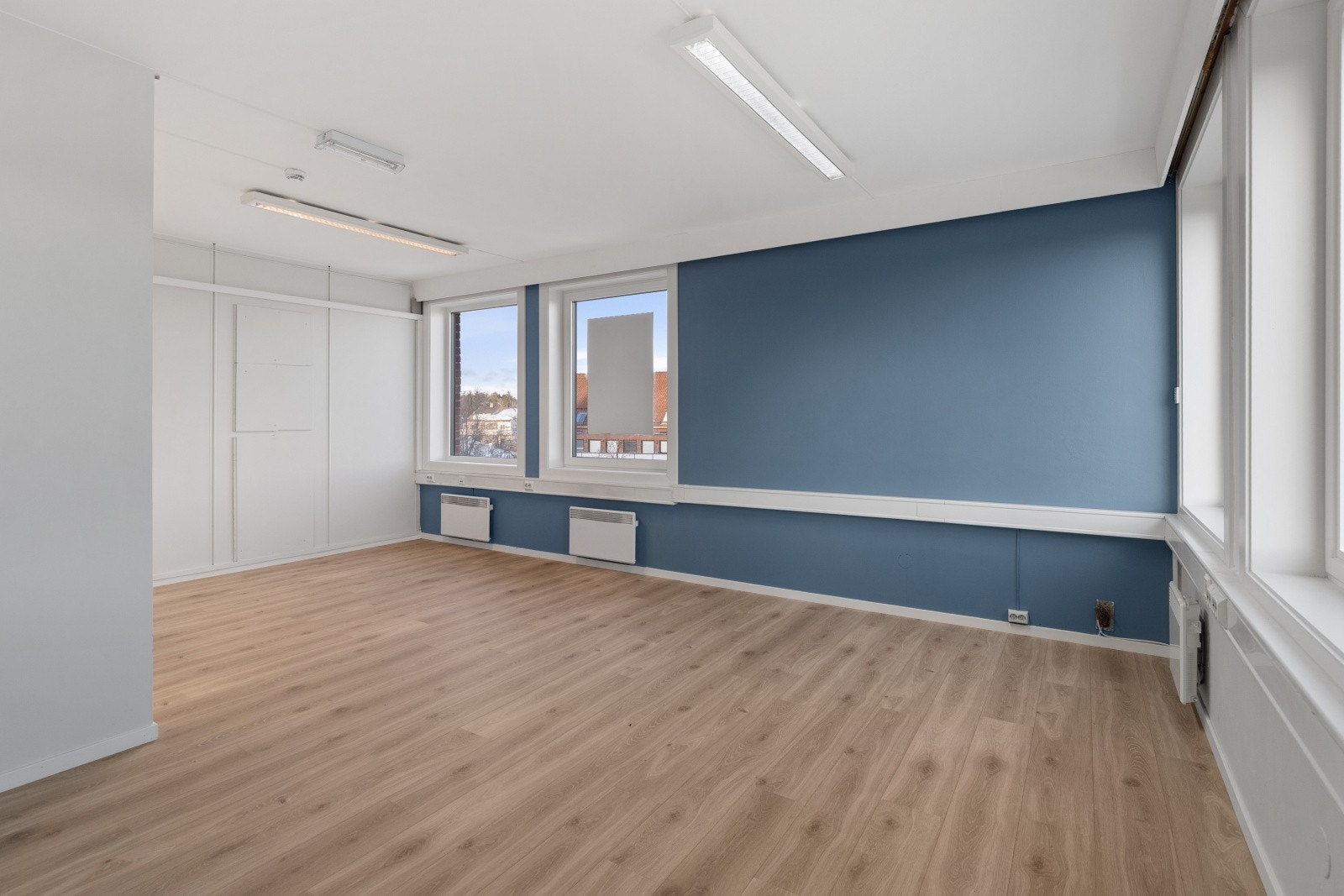 Et kontor er romsligere og egner seg godt som møterom, kontor eller teamrom. Galleribilde