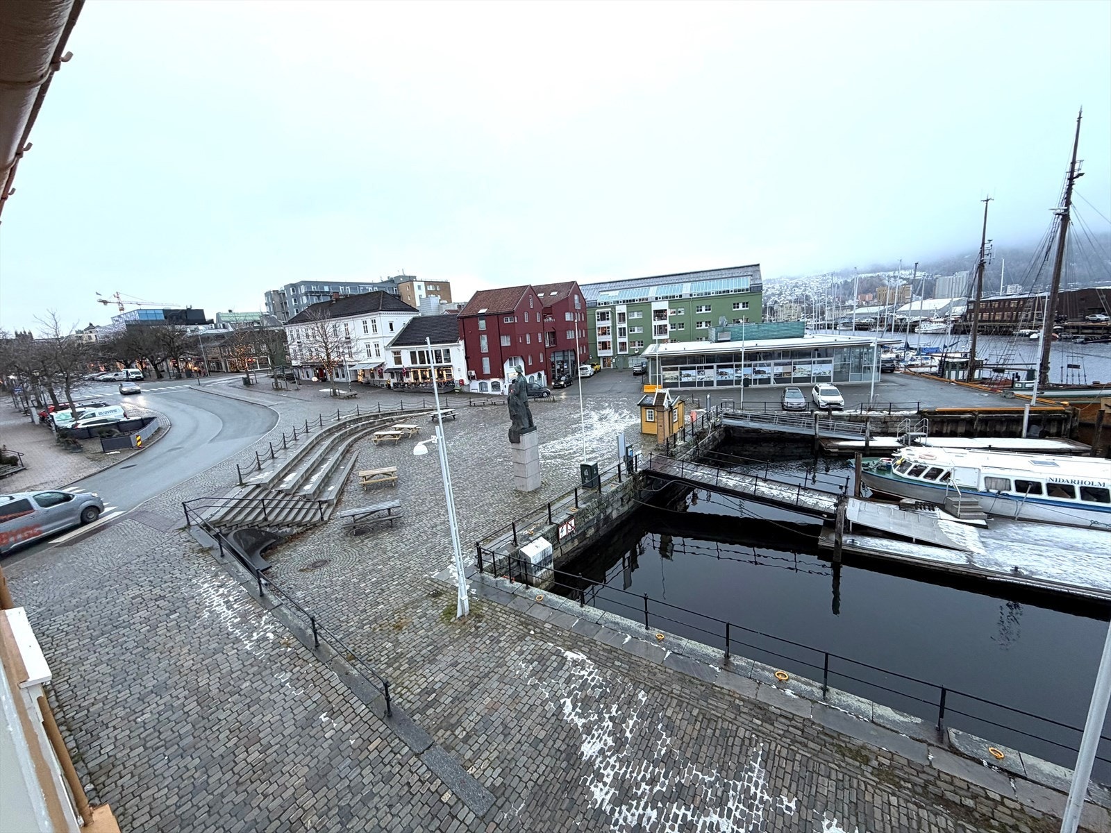 Utsikt fra kontorvindu. Galleribilde