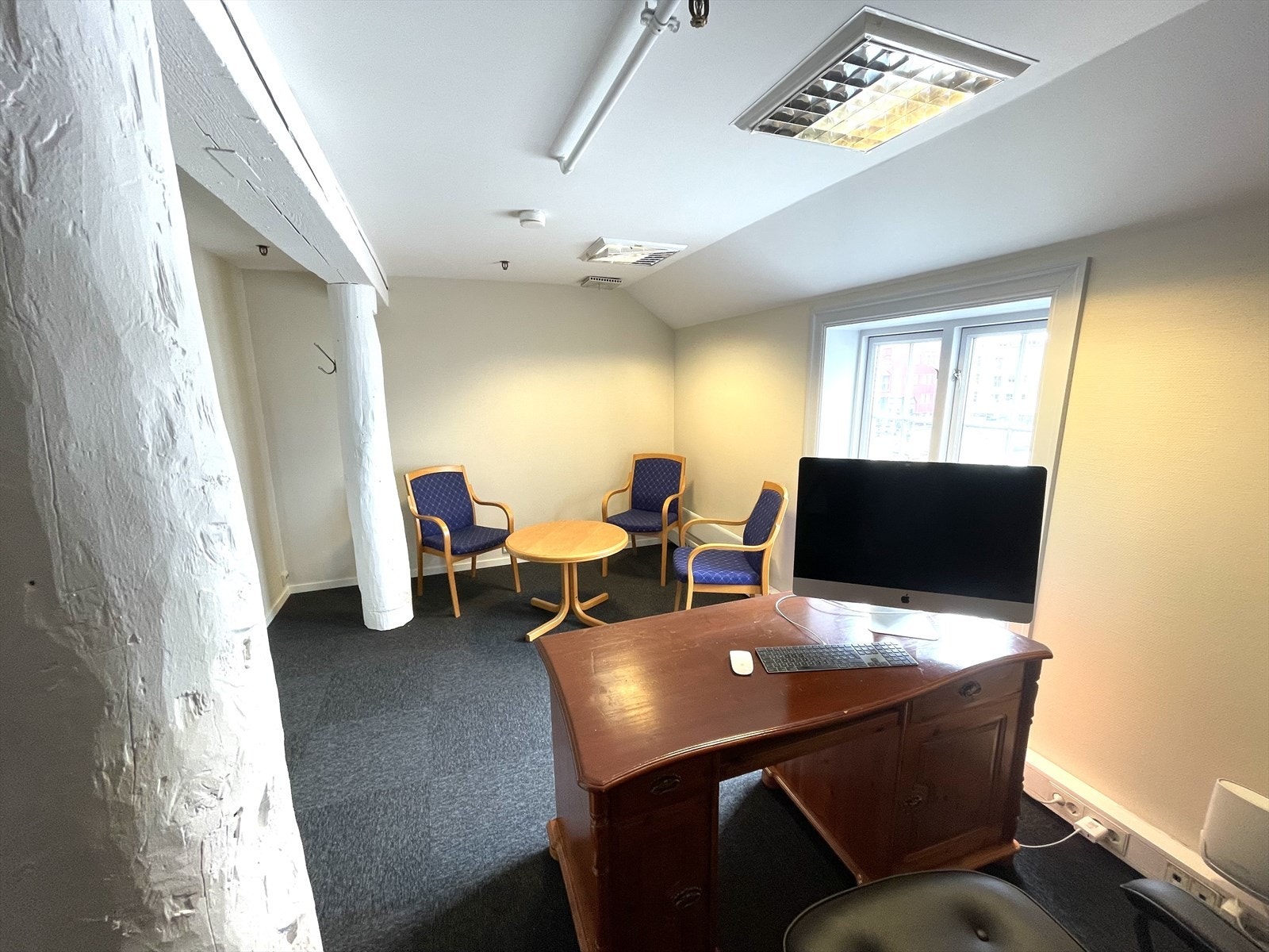 Cellekontor med utsikt mot kanalen, Trondheimsfjorden og Fosen Galleribilde