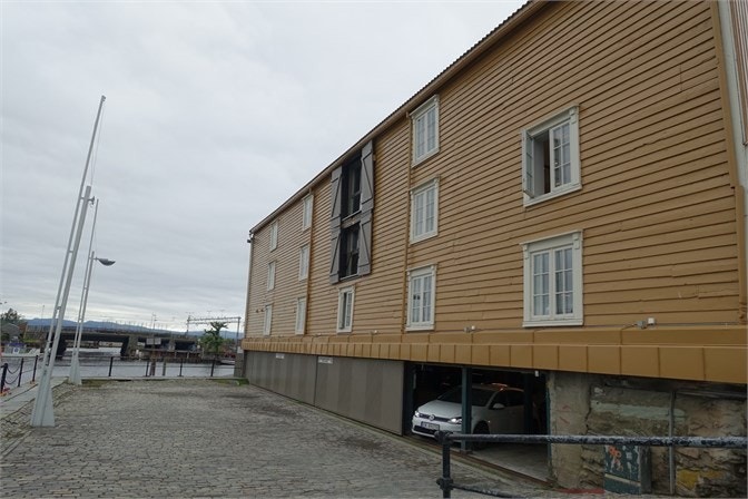 Parkeringskjeller i sokkel. Galleribilde