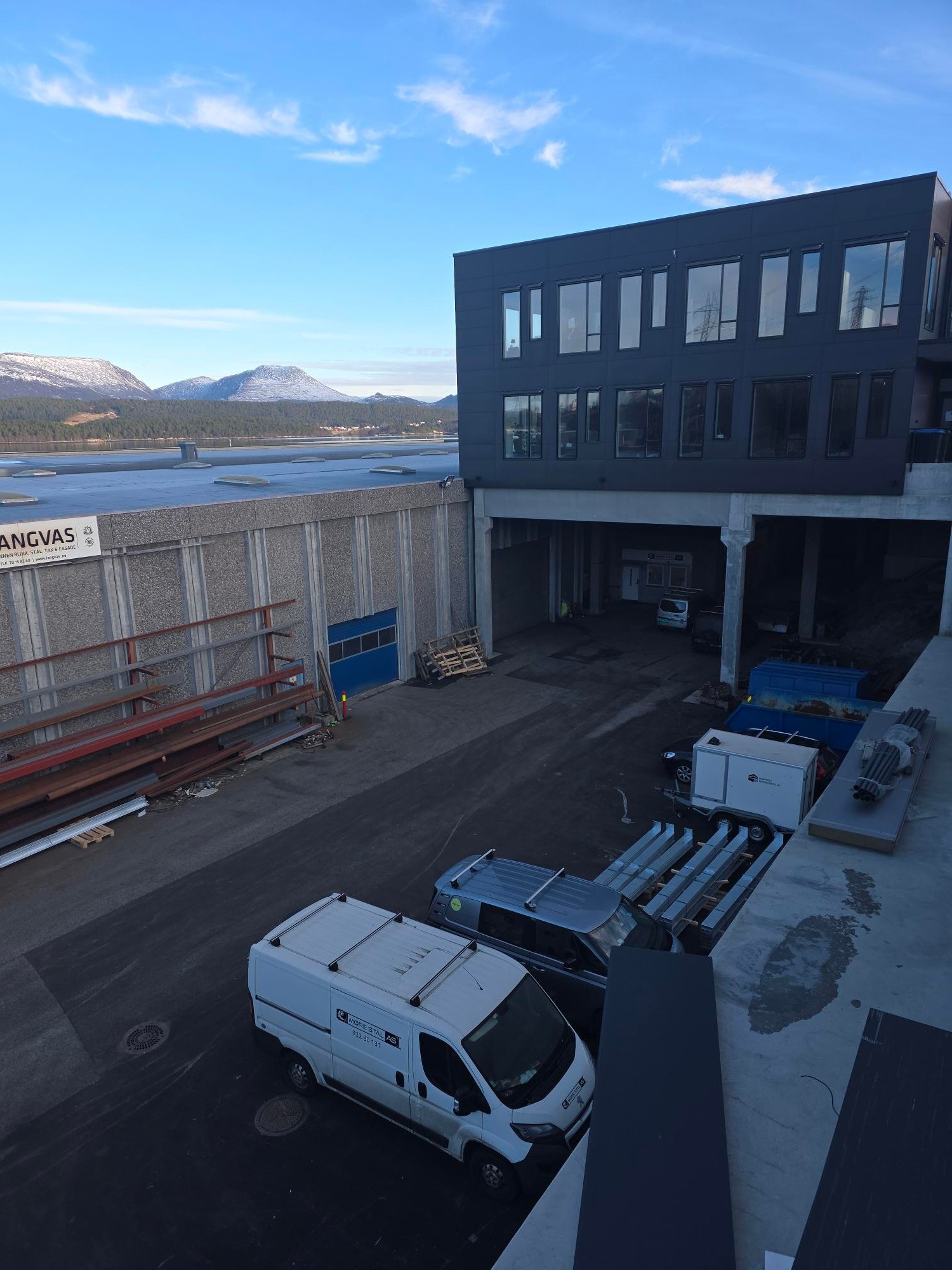 Område utenfor hall, port tilgang til hallen Galleribilde