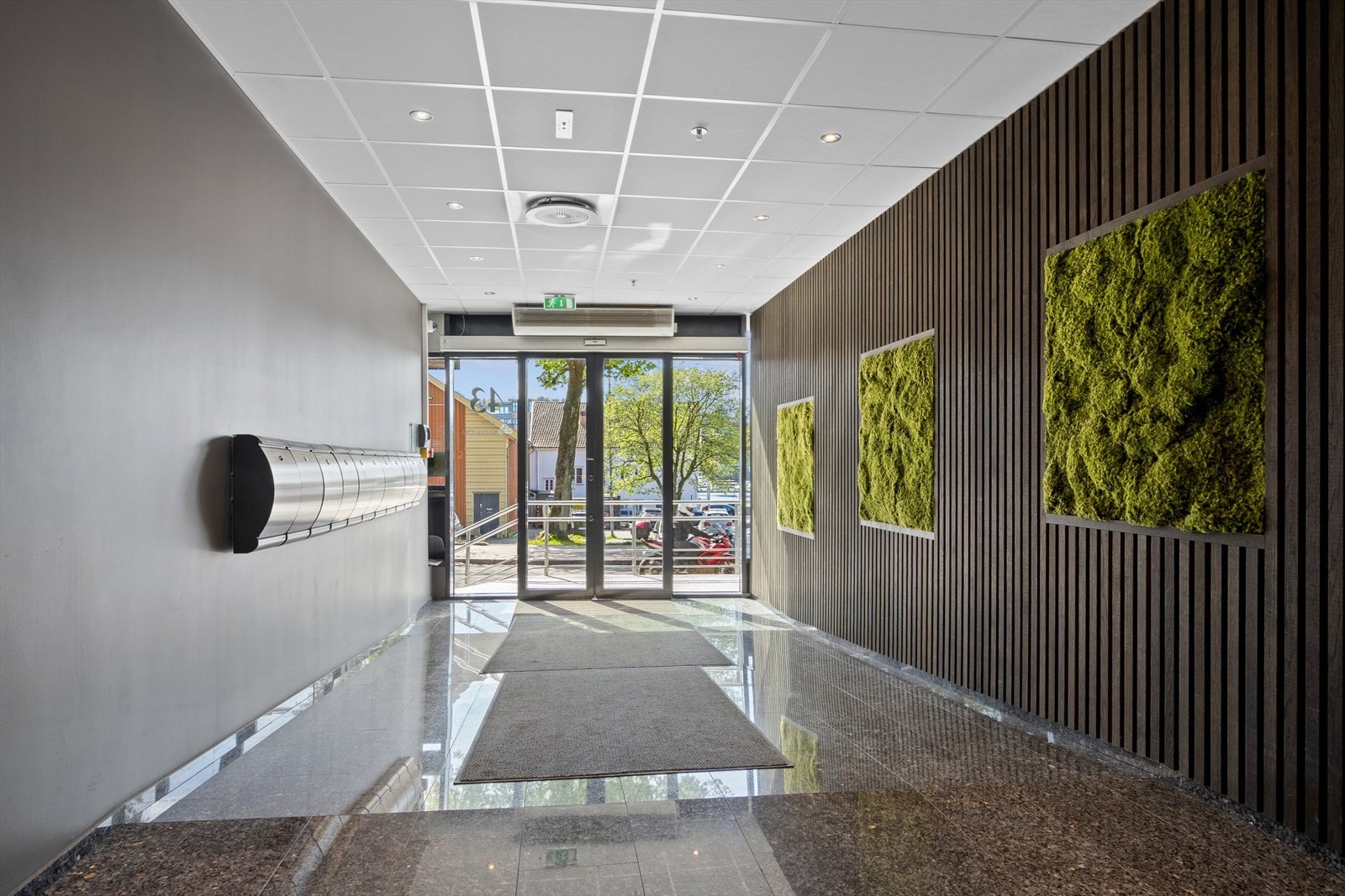 Inngangsparti kontorfløy og leiligheter Galleribilde