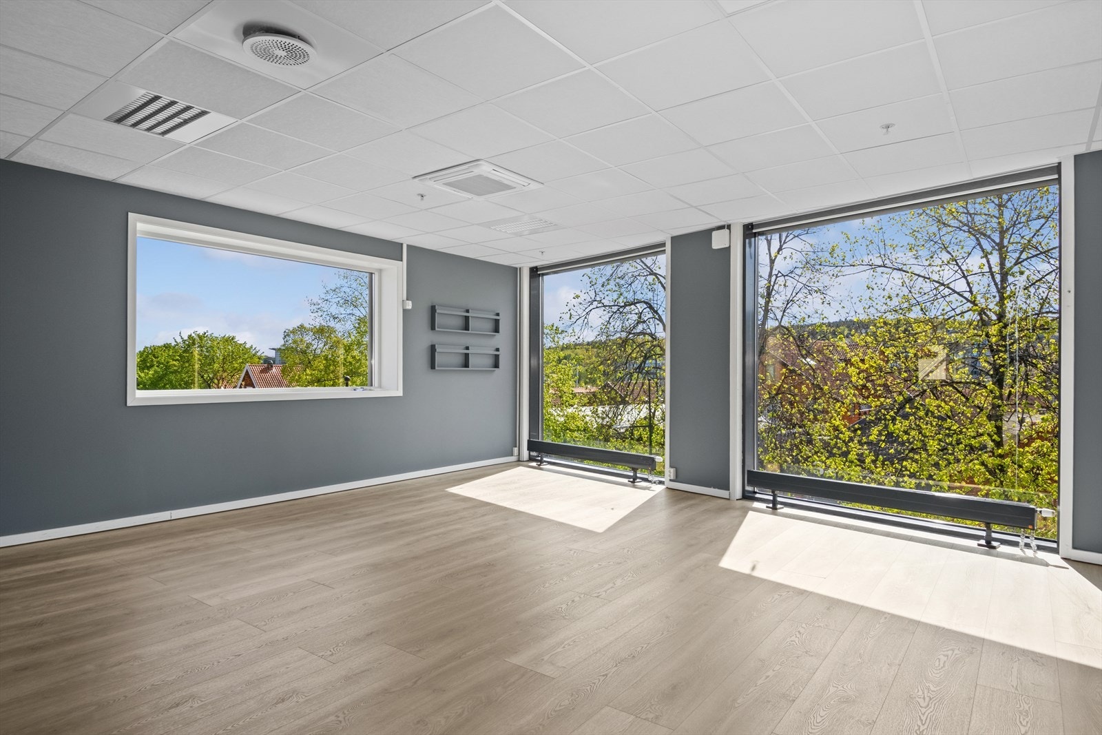 Kontor 2, store vindusflater Galleribilde