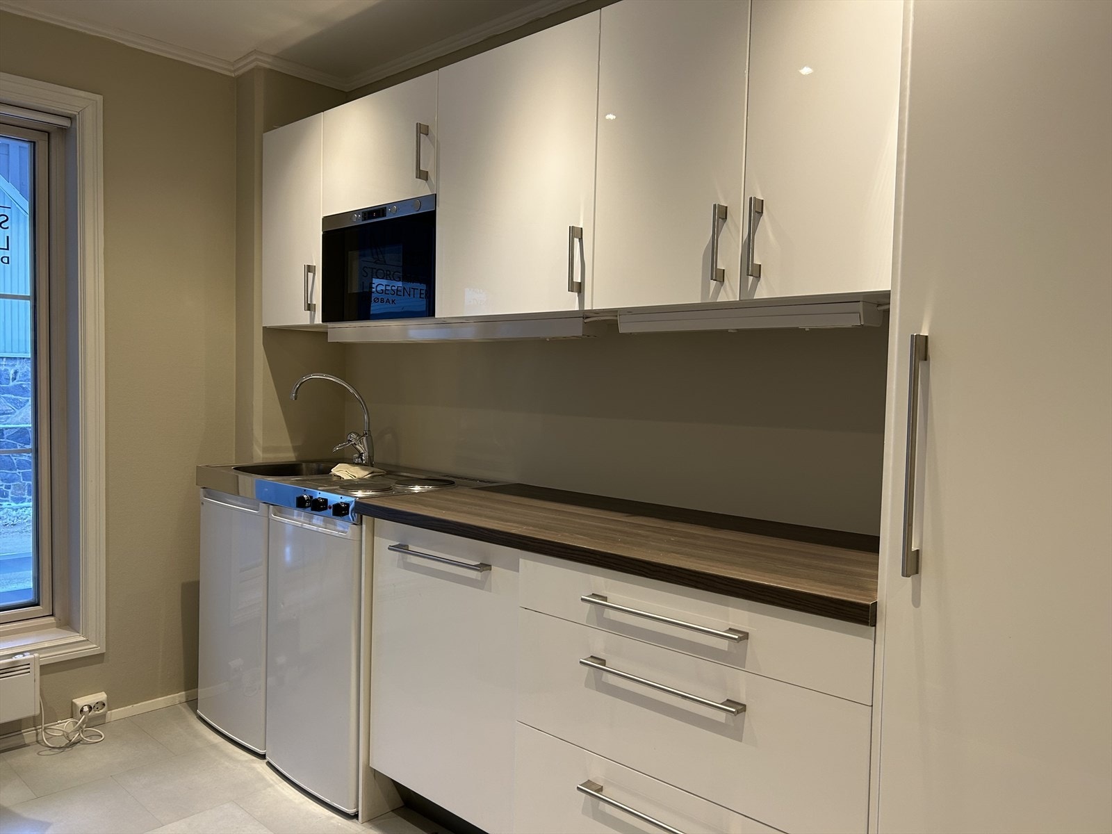 Pauserom med nyere kjøkken. Galleribilde