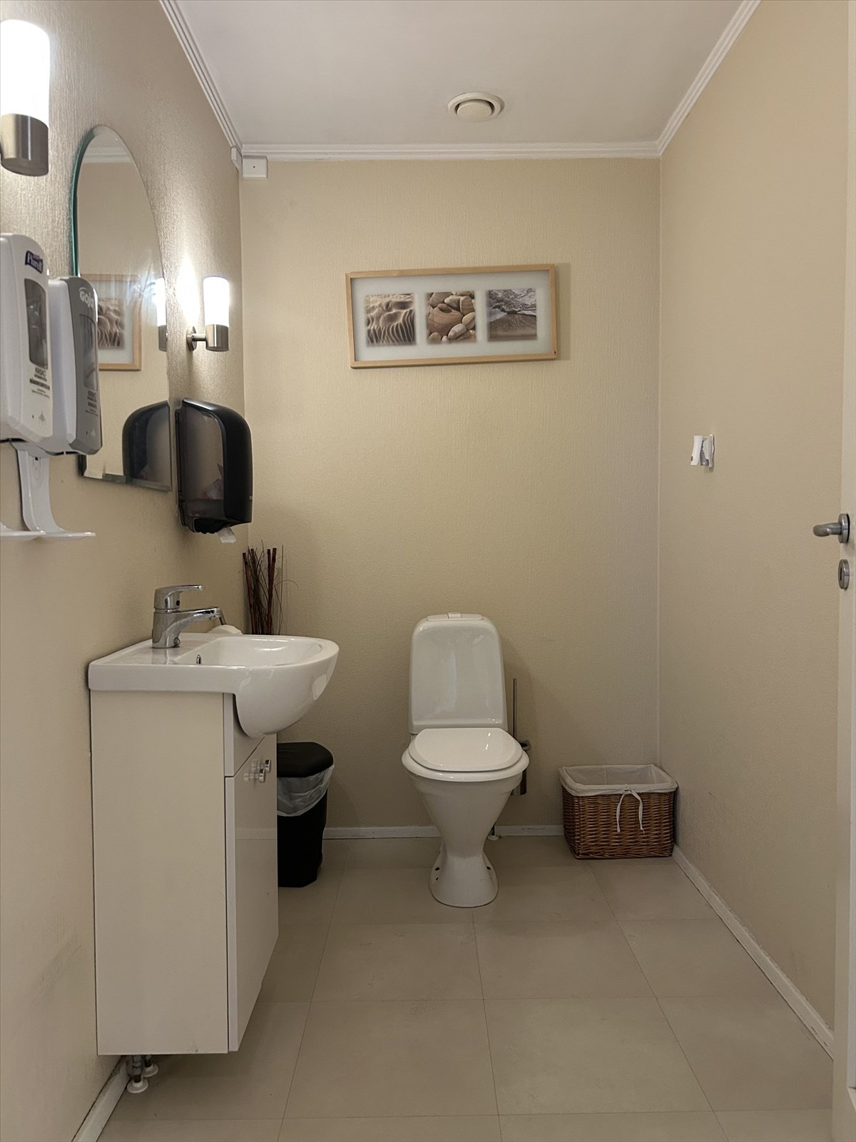 Toalettrom. Galleribilde