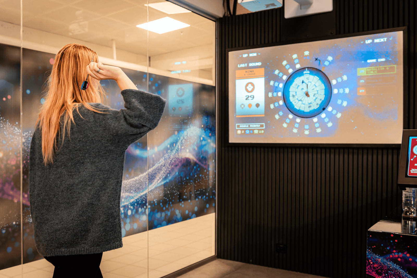 fra Astrosenteret - Opplev Augmented Reality Dart! Automatisk poenggivende dartssystem som projiserer alle mål og poeng direkte på dartskiven. Dart slik du aldri har sett det før! Galleribilde