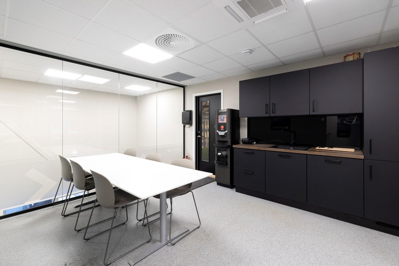 Kontorer. Her med spiserom. Galleribilde