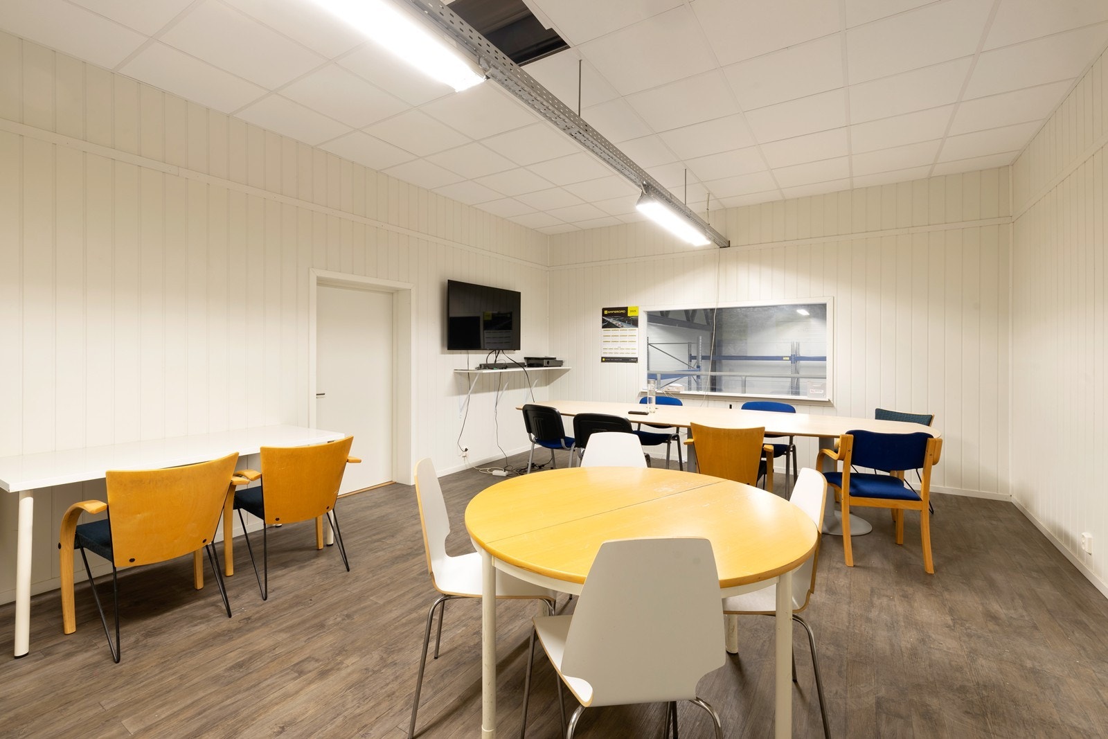 Mesanin. Galleribilde