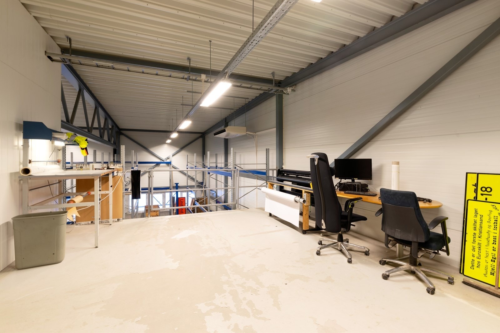 Mesanin. Galleribilde