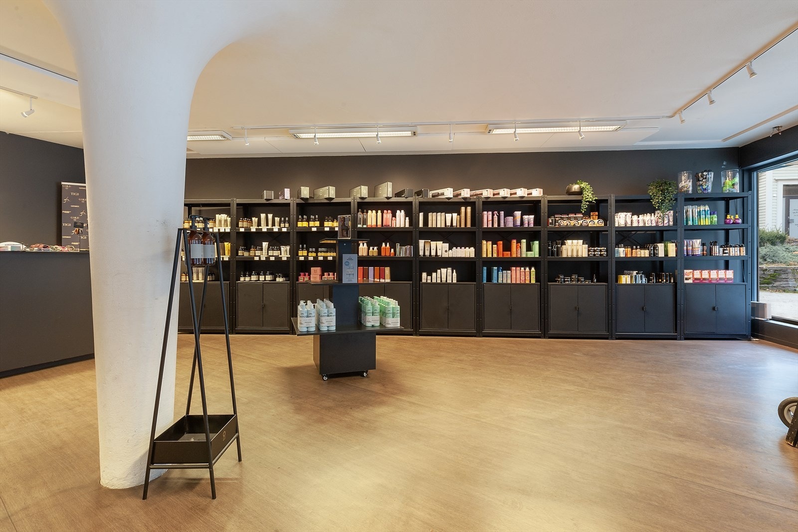 Tiltalende moderne frisørsalong Galleribilde
