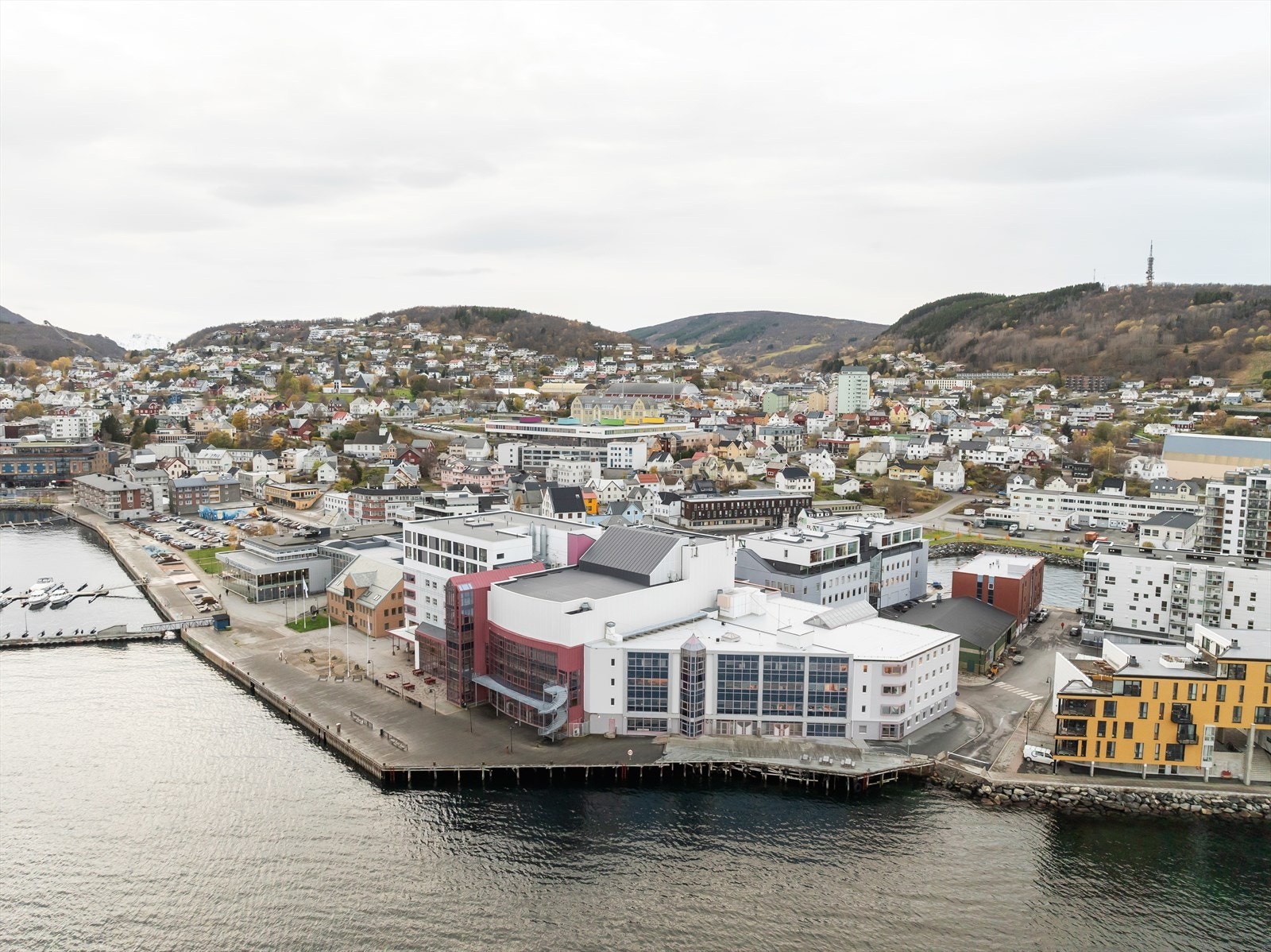 Havnegata 1, like ved sjøen i Harstad sentrum. Galleribilde