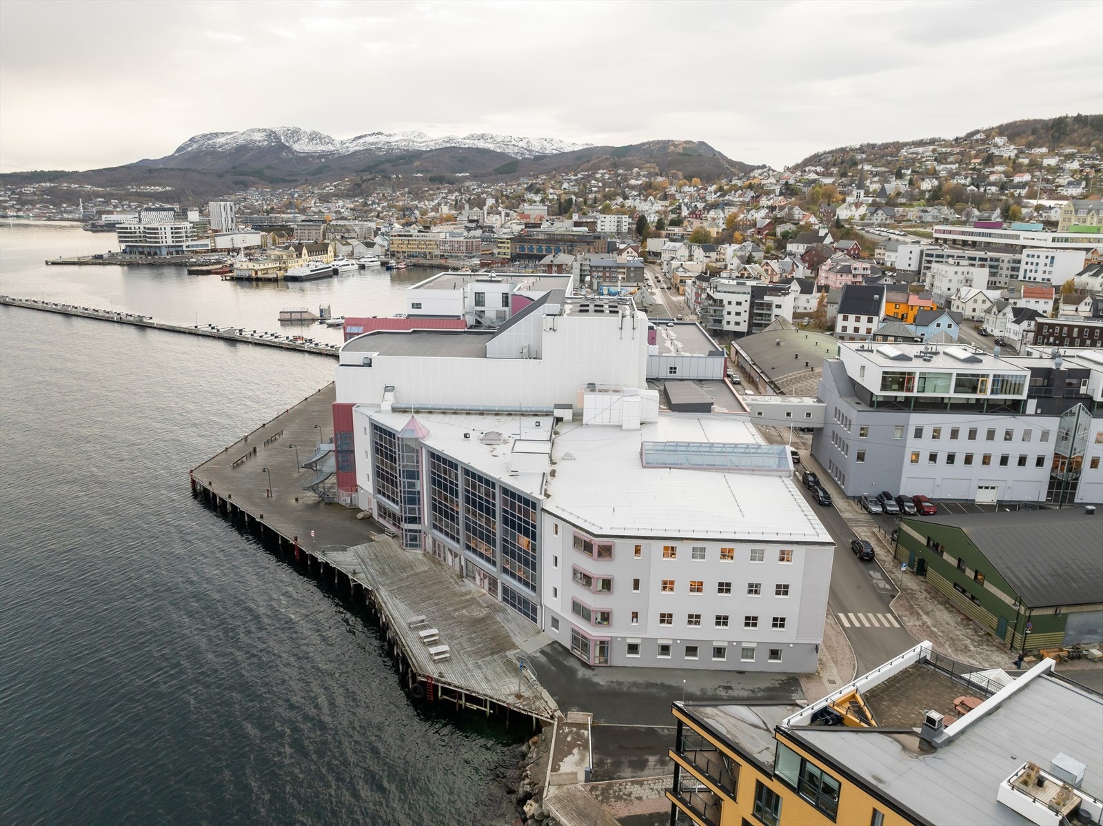 Havnegata 1 ligger i umiddelbar nærhet til UiT campus. Galleribilde