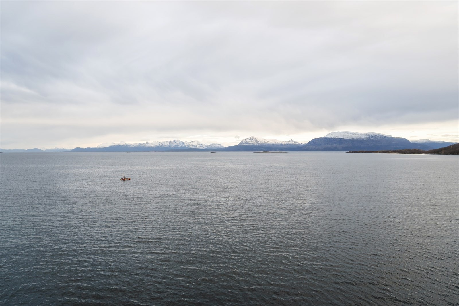 Sjøutsikt mot Rolla og Andørja. Galleribilde