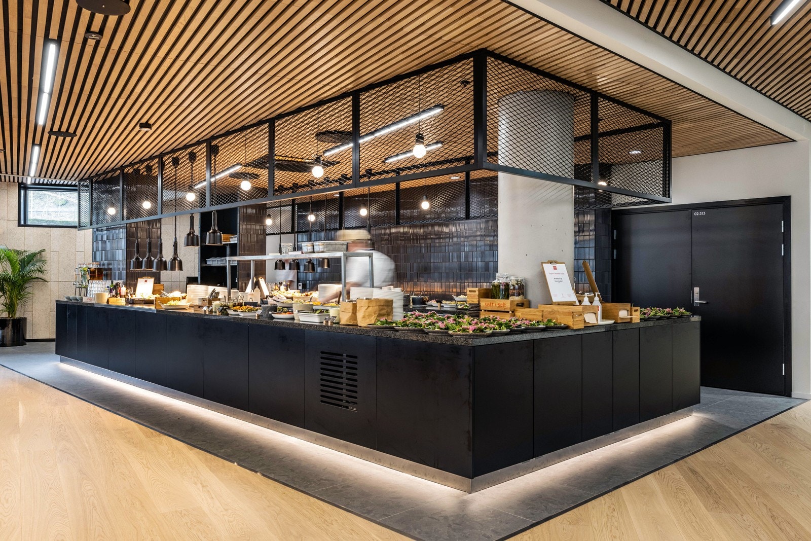 Personalrestauranten drives av Søtt + Salt Galleribilde