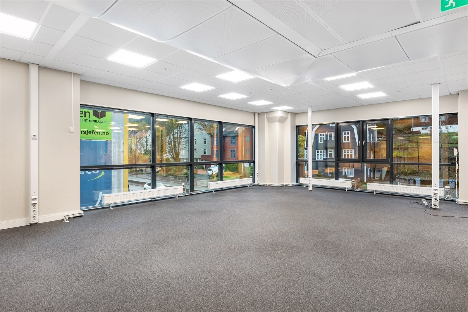 Ledig areal i 2.etg. BTA 384 m². 3 cellekontor, 2 landskap, kjøkken, møterom og 3 stillerom.