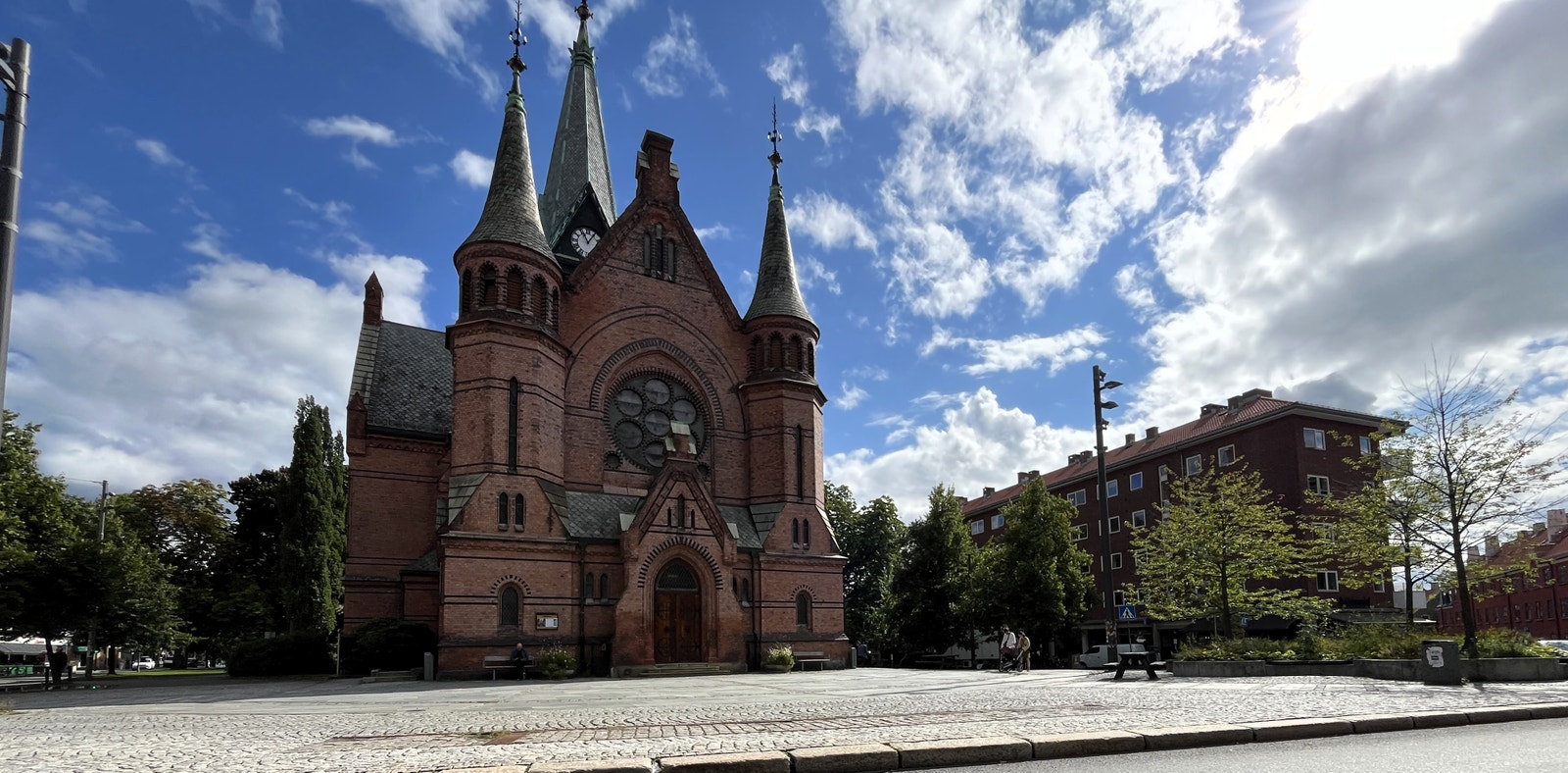 Sagene kirke et par kvartaler unna. Galleribilde