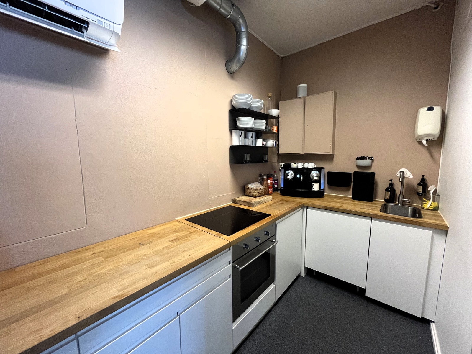 Kjøkkenet er plassert i den innerste delen av lokalet. Galleribilde