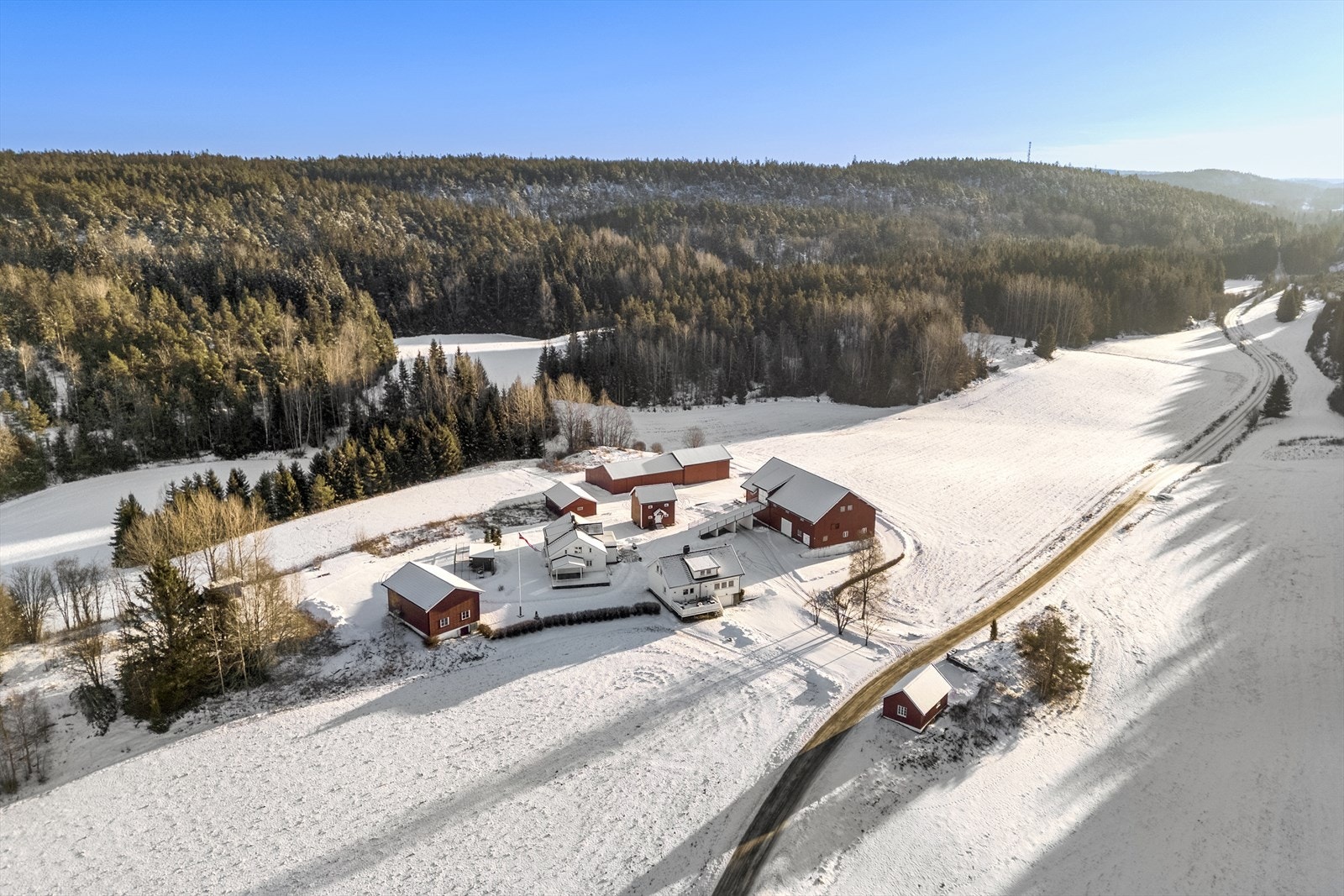 Brenne Gård presentert av Tegneby og Grønnerød Landbruksmegling Galleribilde