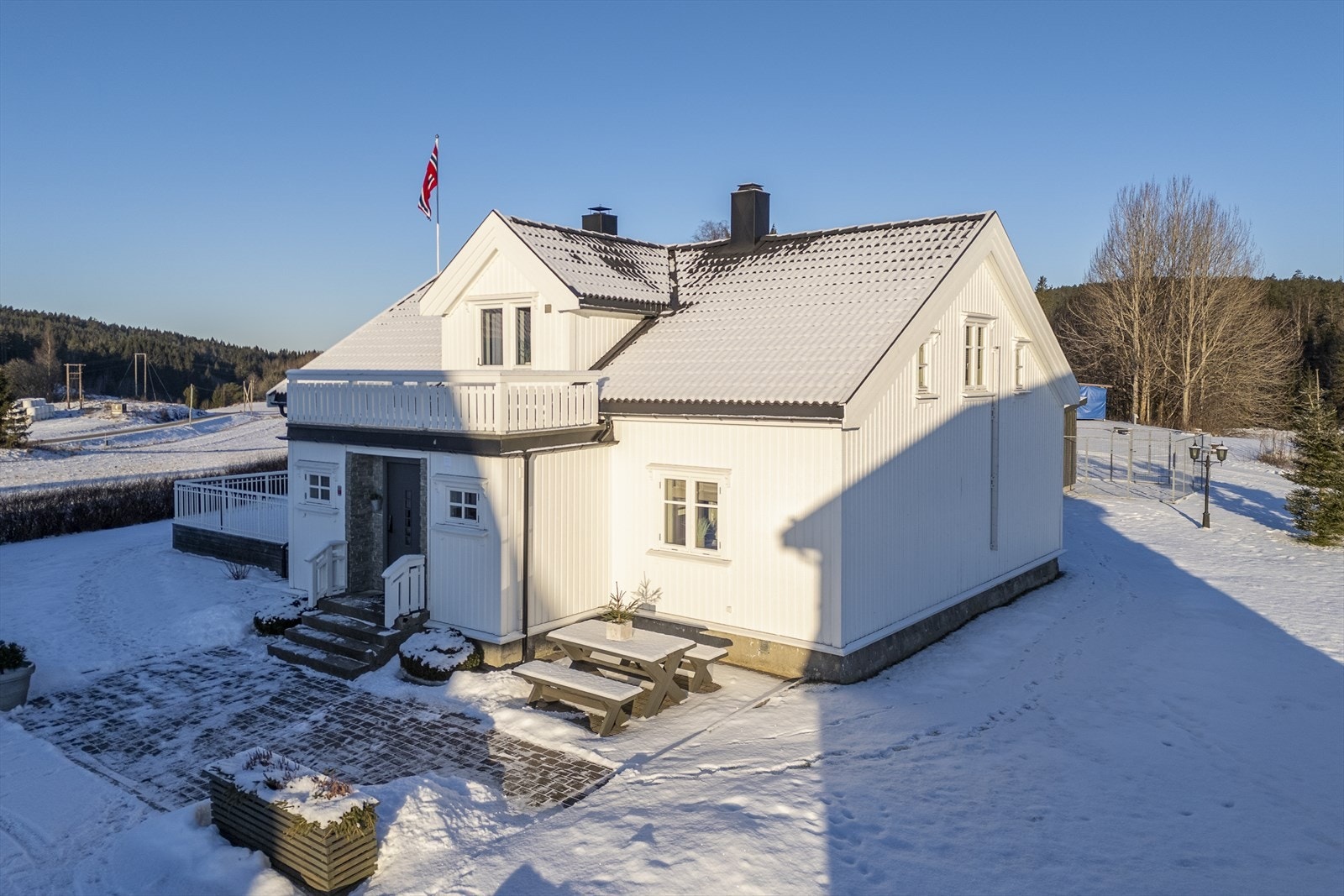 Dette gårdsbruket er vedlikeholdt og ivaretatt på en svært god måte, og det er en fornøyelse å se hvilket arbeid som er lagt ned i løpet av eiertiden. Galleribilde