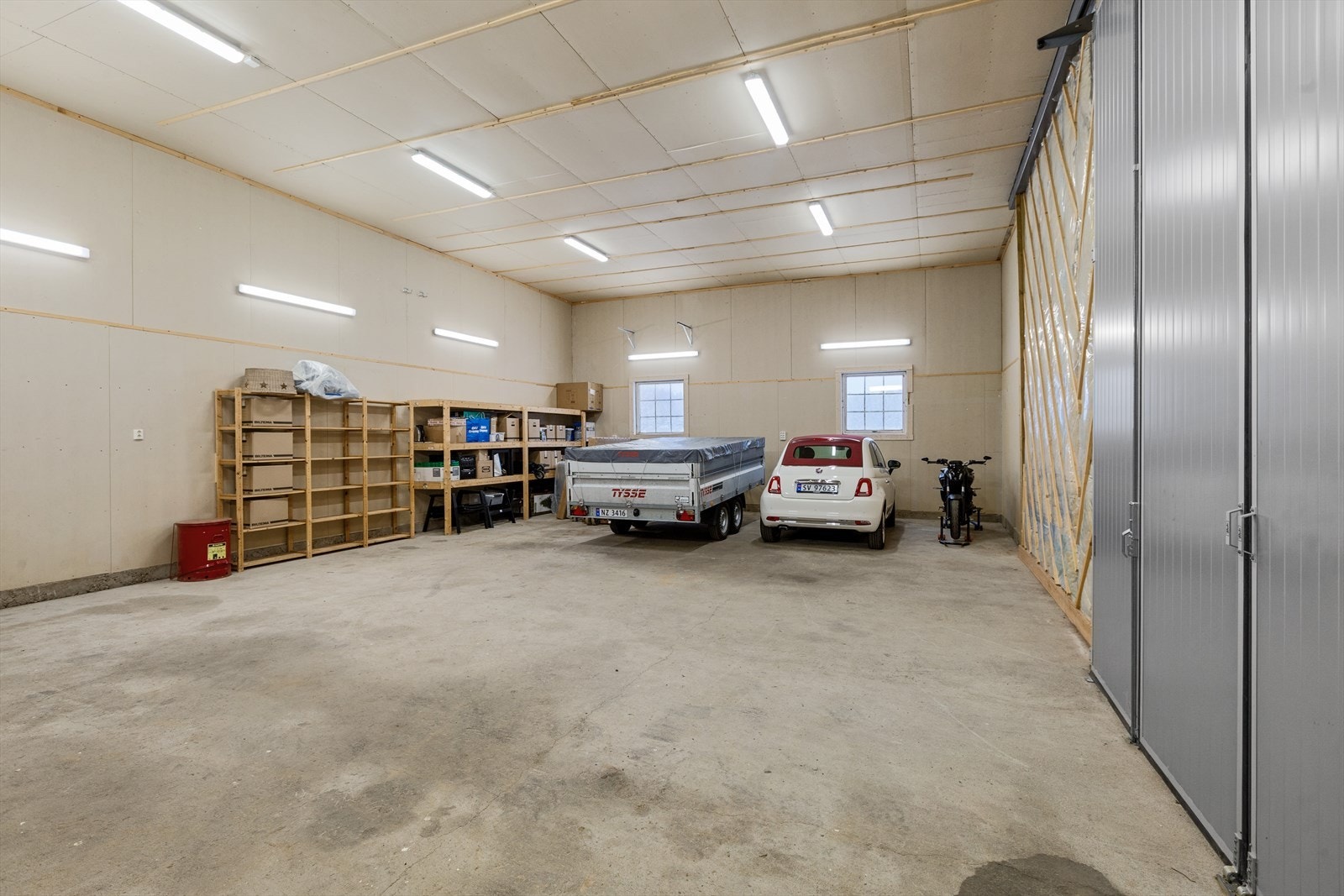 Den Isolerte delen av vognskjulet. Denne delen har nytt sikringsskap med internmåler. Bygningen kan enkelt tilpasses eks. hestehold. Galleribilde