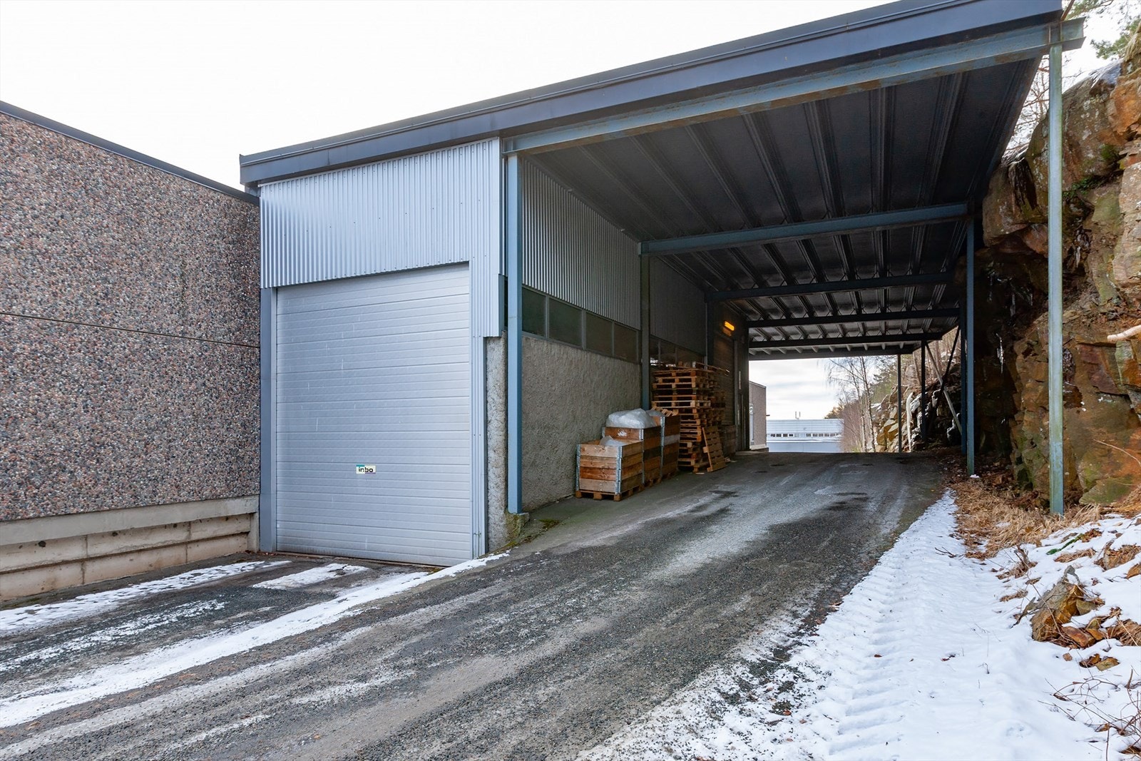 Overbygget lasteområde med ramper Galleribilde