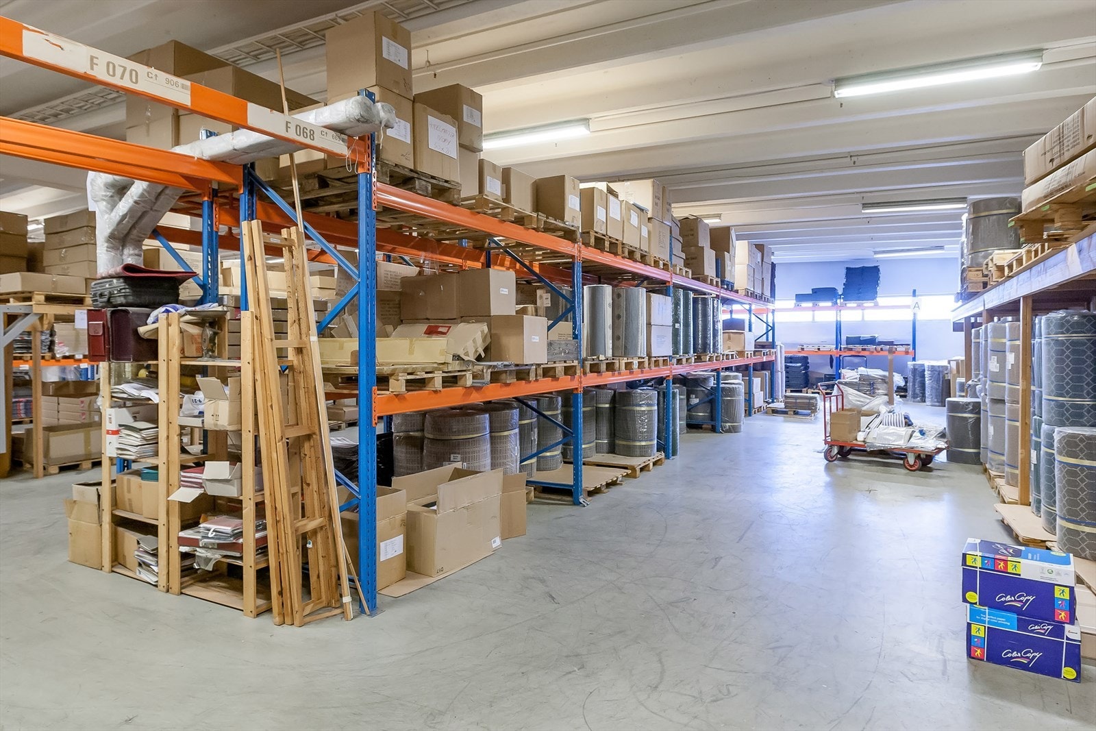 Takhøyden på lageret er ca. 3,9 m Galleribilde