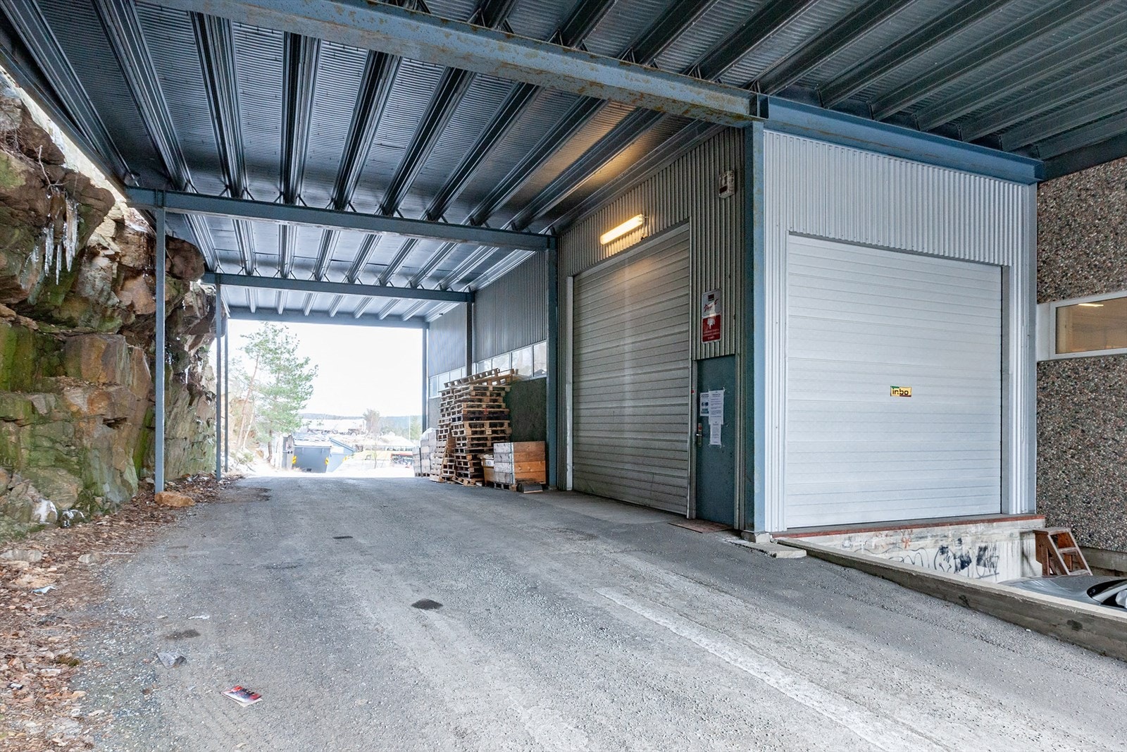 Overbygget lasteområde med ramper Galleribilde