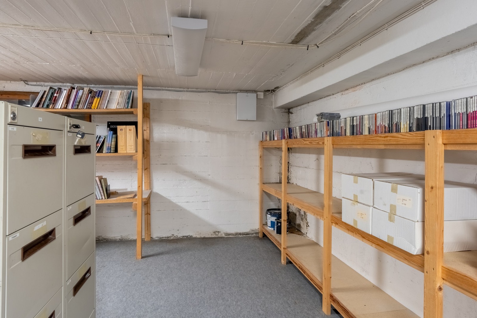 Arkiv/lager i kjeller Galleribilde