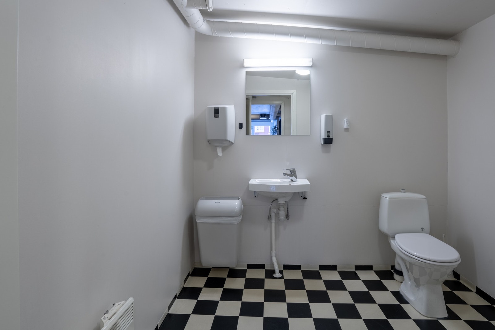 Lokalet har to toalettrom Galleribilde