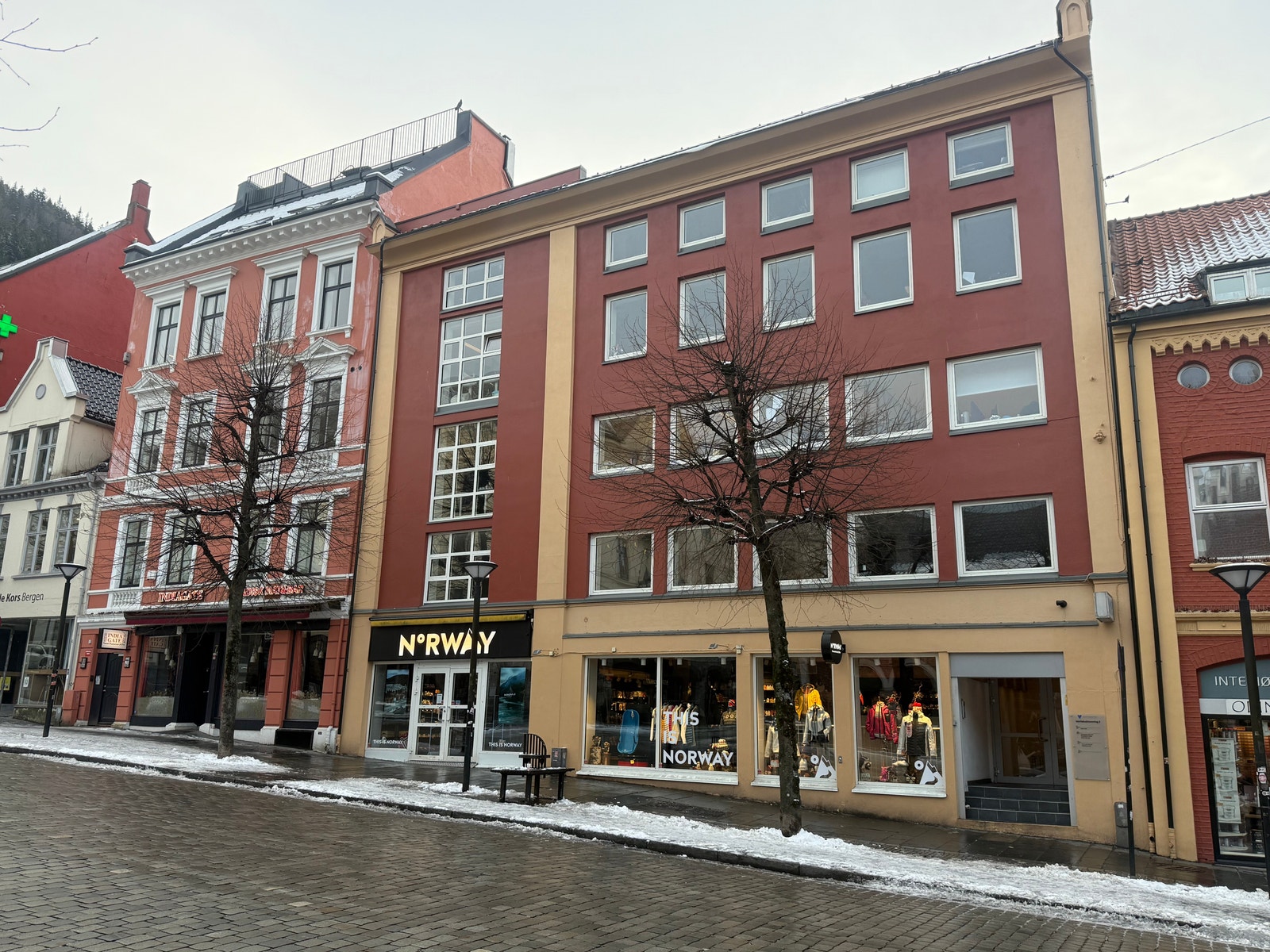 Fasade på bygget. Kontoret er i plan 2 med flott utsikt Galleribilde