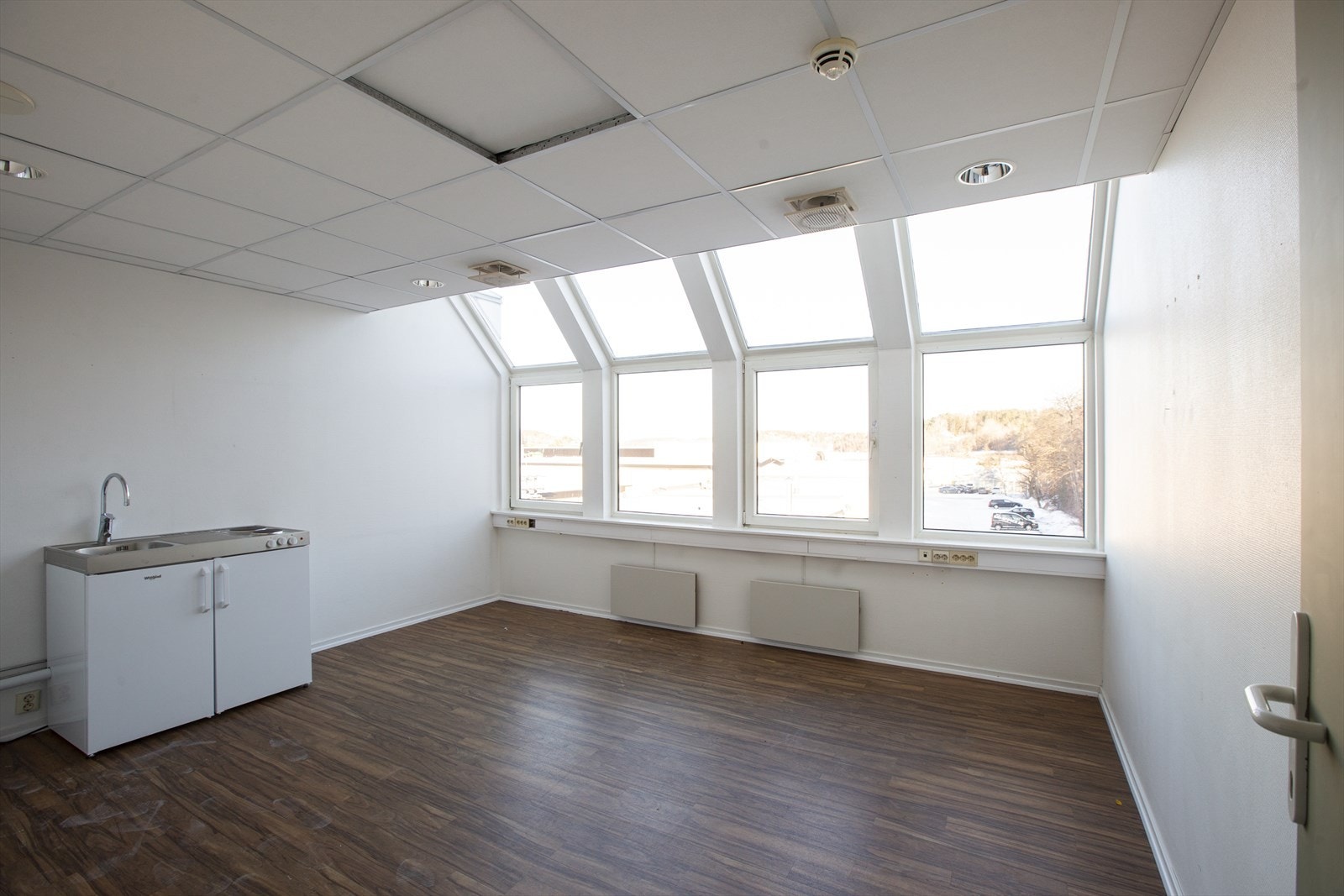 2 små kontorer med t kjøkken mot nord Galleribilde