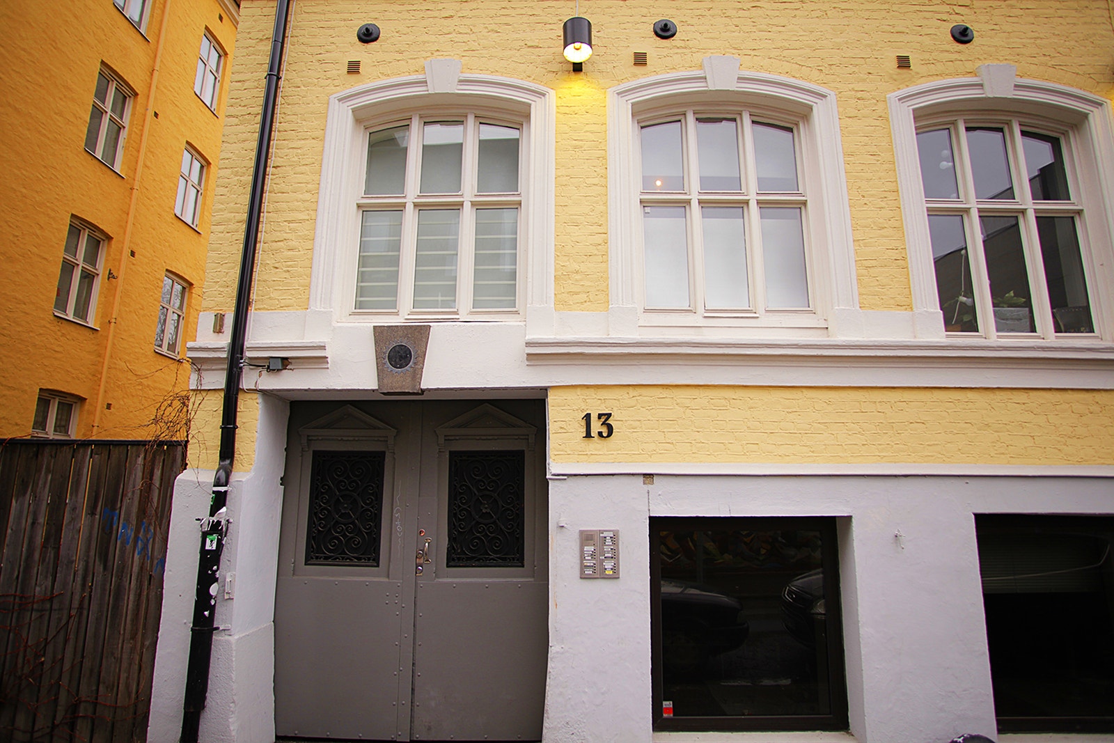 Inngang til gården Galleribilde