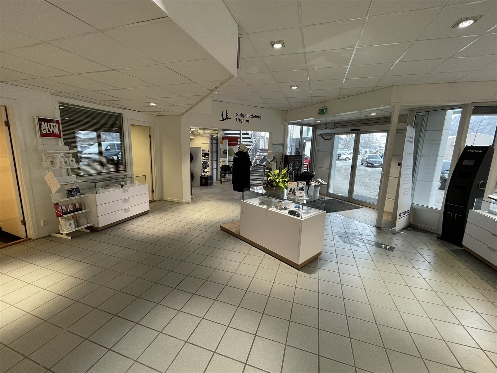 IMG_9371.JPEG Galleribilde