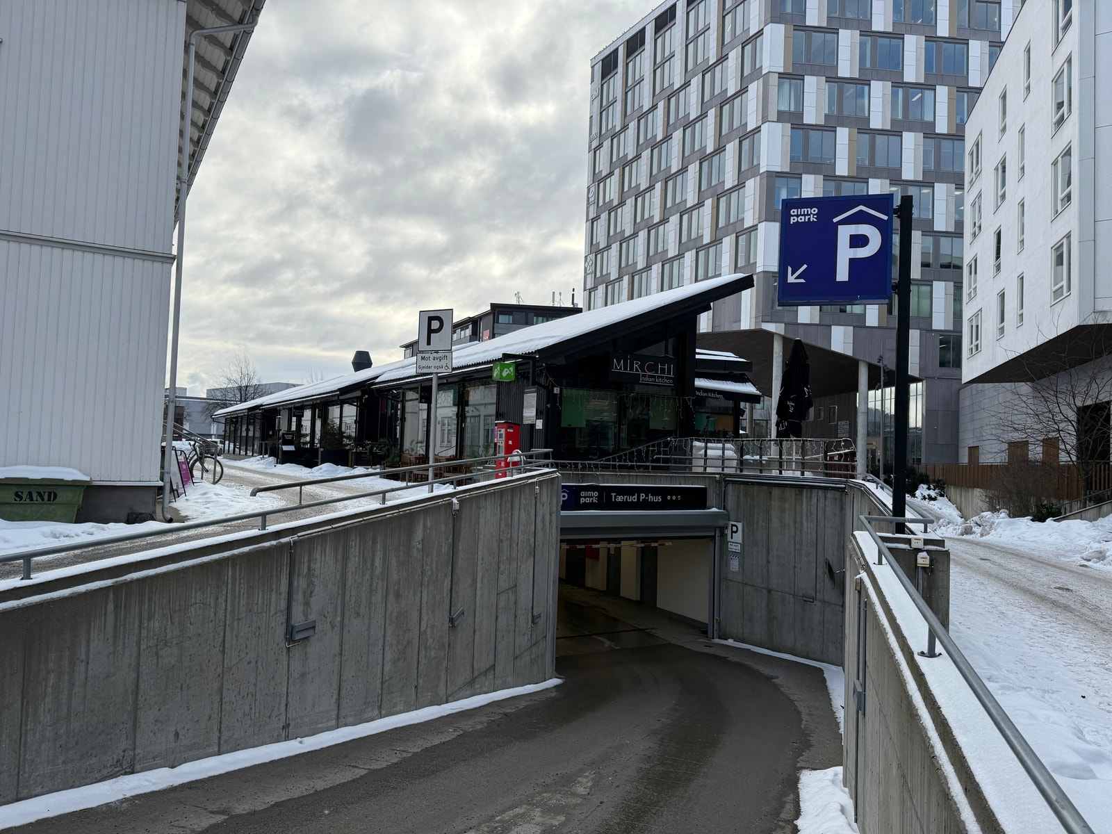 Garasjekjeller under restauranten. Galleribilde