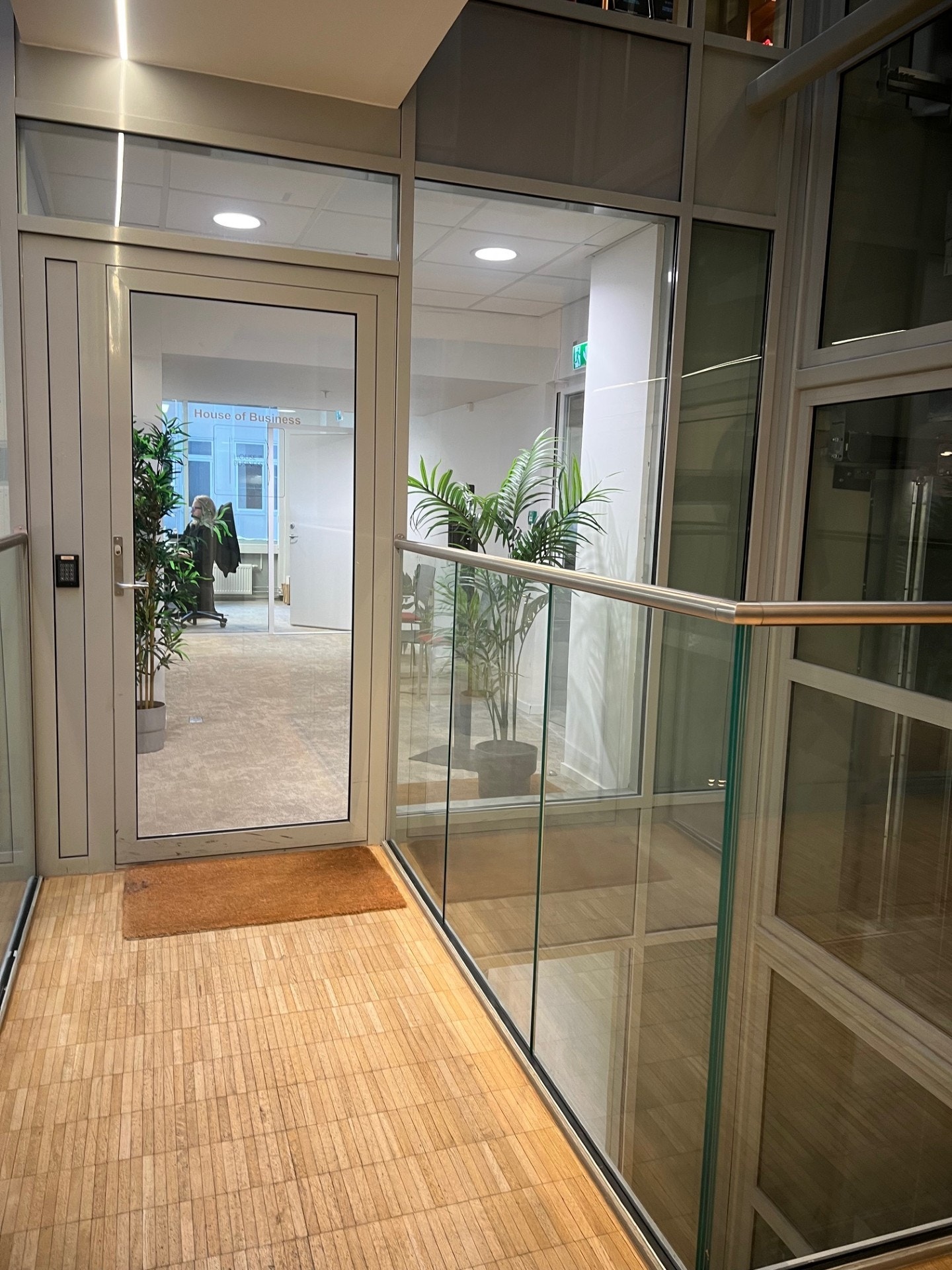 Inngangsparti til House of Business.
Heisen bringer deg raskt opp til 5.etg. Galleribilde