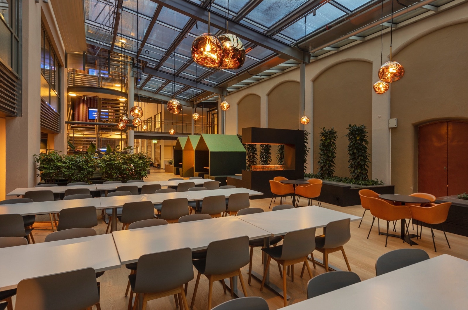 Innbydende personalrestaurant som skaper trivsel og gode pauser gjennom dagen. Galleribilde